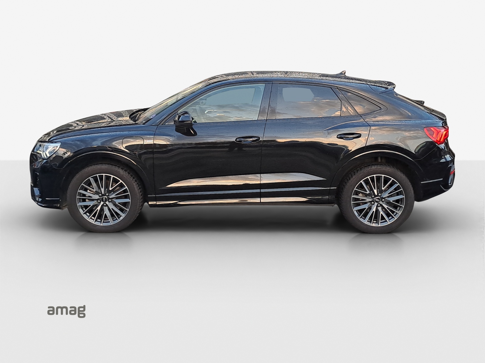 AUDI Q3 Sportback 45 TFSI e S line S-tronic-showroom-element-1
