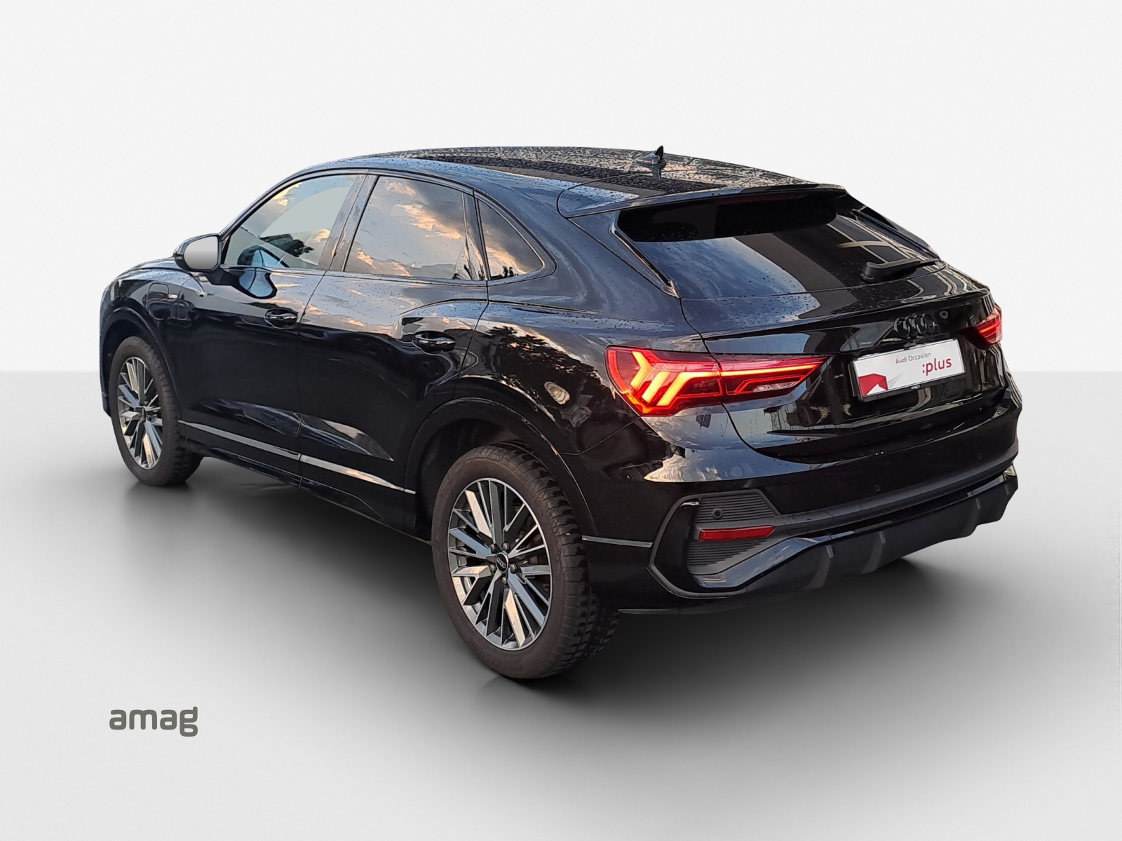 AUDI Q3 Sportback 45 TFSI e S line S-tronic-showroom-element-2