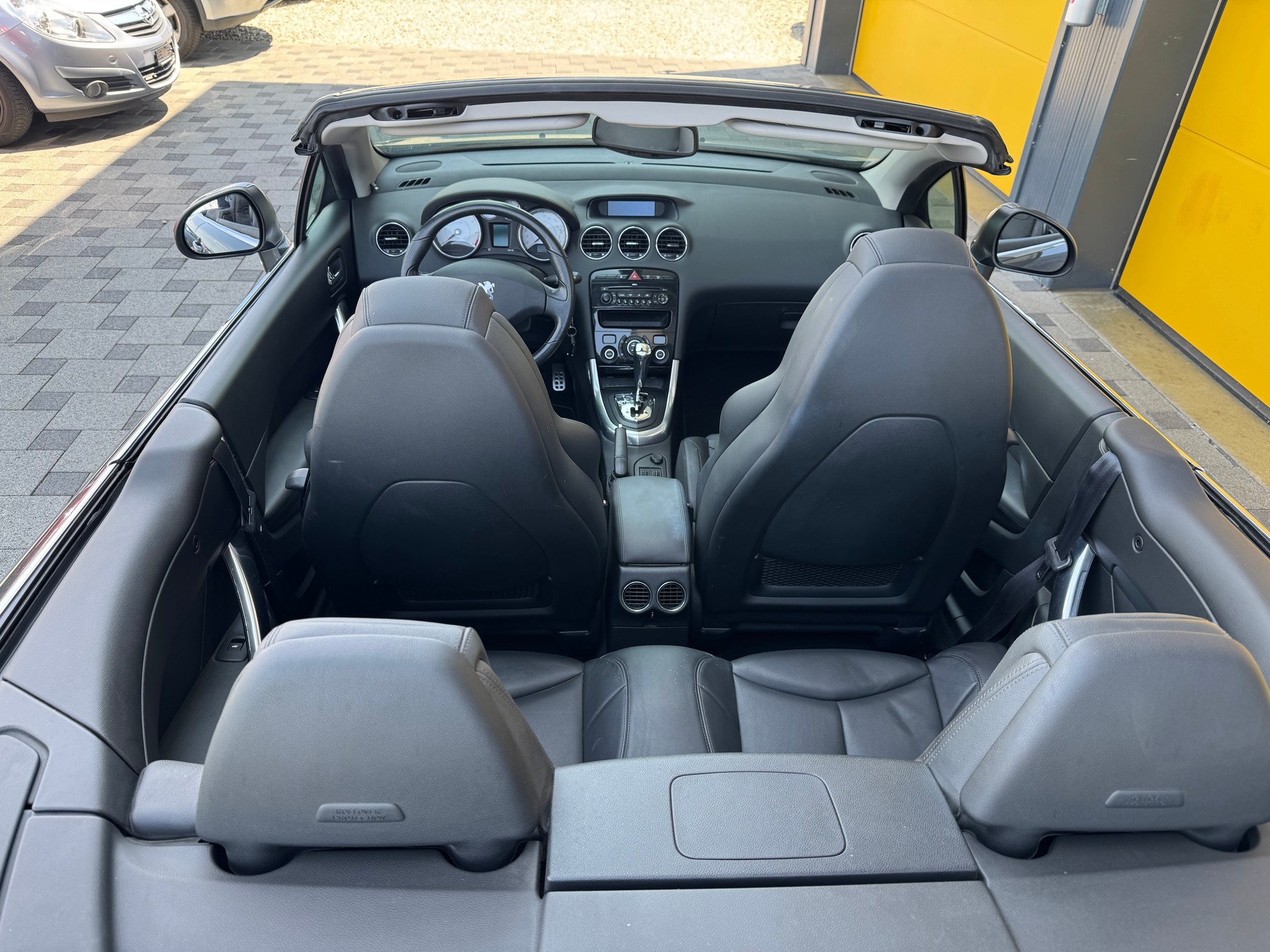 PEUGEOT 308 CC 1.6 16V Turbo Sport Pack Automatic-image-6