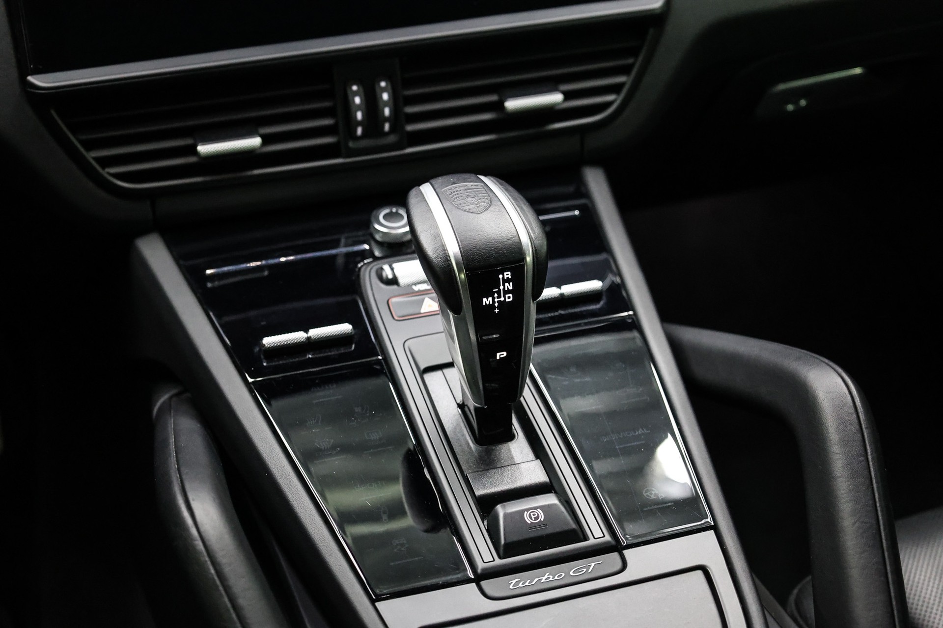 PORSCHE Cayenne Turbo GT Coupé 4.0 V8-image-32