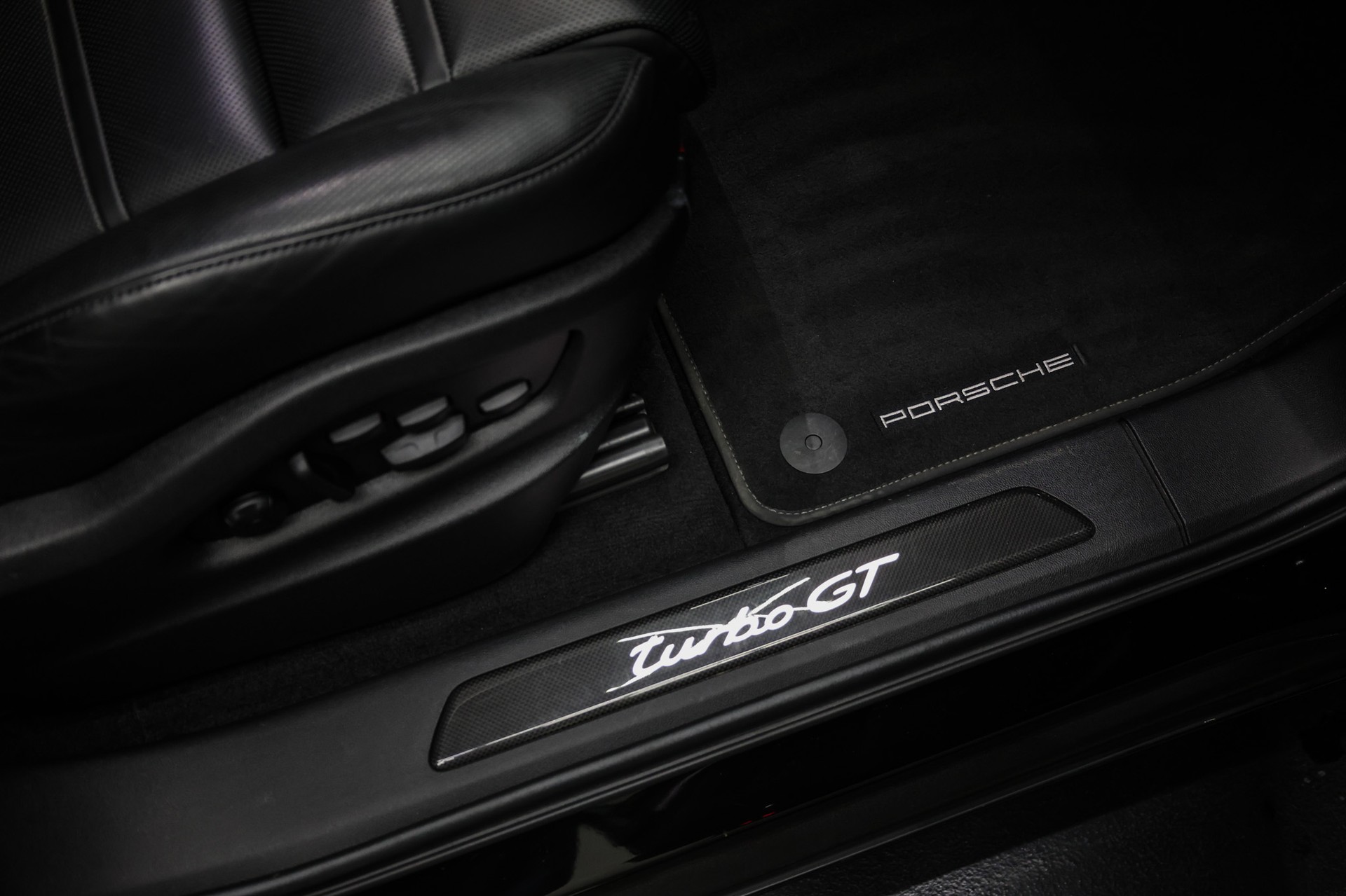 PORSCHE Cayenne Turbo GT Coupé 4.0 V8-image-18