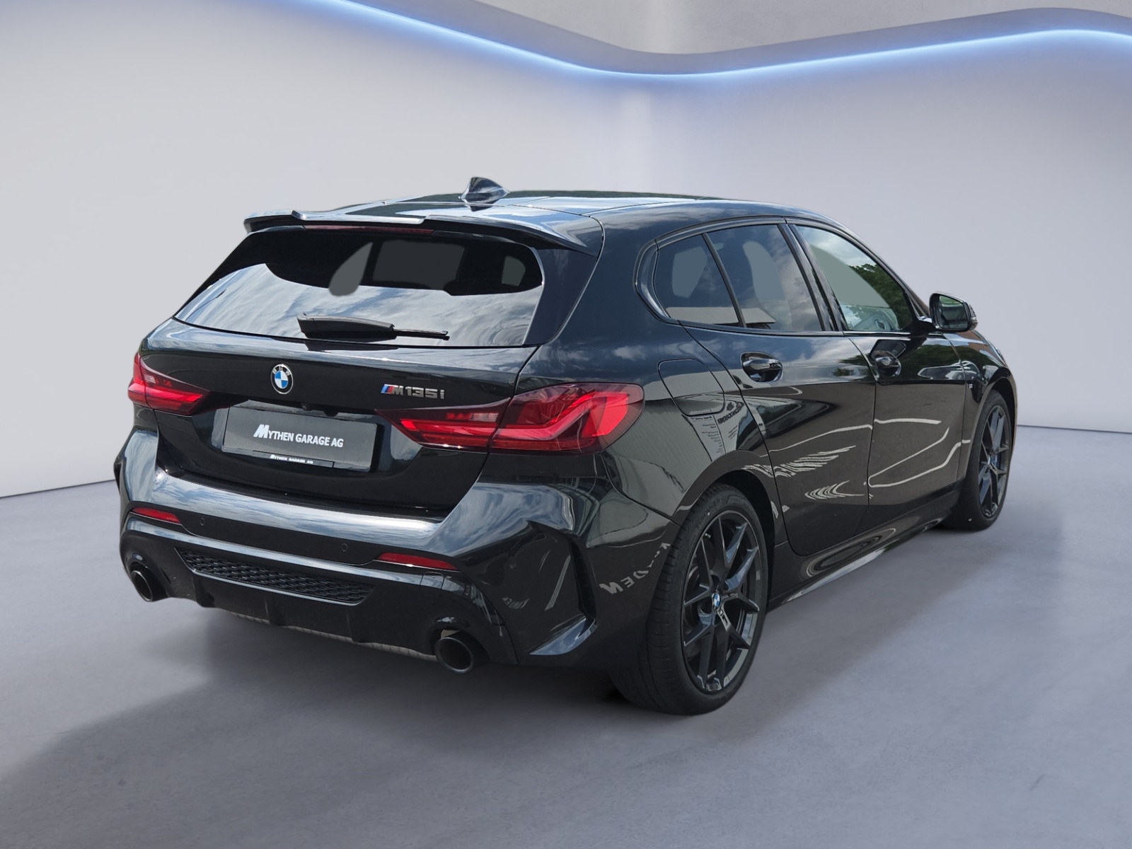 BMW M135i xDrive-image-4