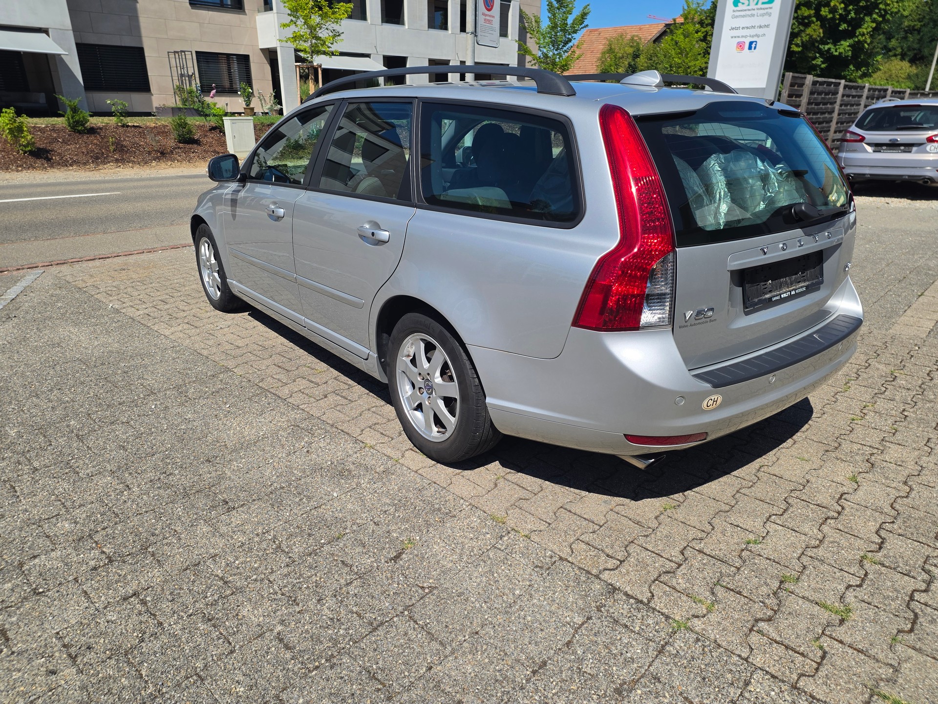 VOLVO V50 D3 Summum-image-1