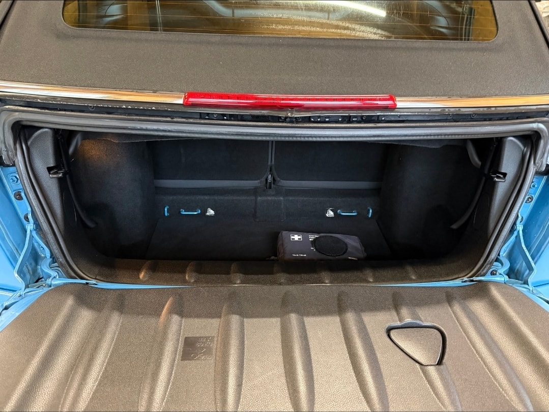 MINI One Cabriolet-image-13
