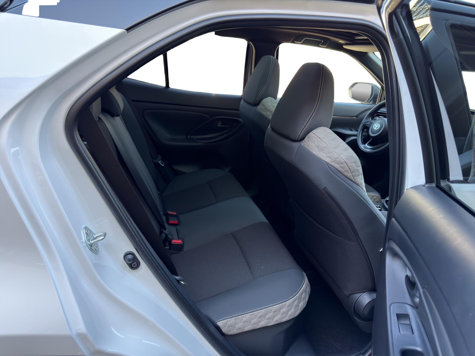 TOYOTA Yaris Cross 1.5 VVT-i HSD Premium AWD-i-image-11