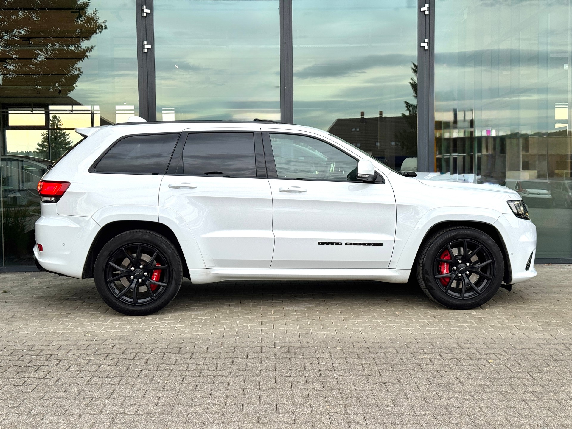 JEEP Grand Cherokee 6.4 V8 HEMI SRT8 Automatic-image-6