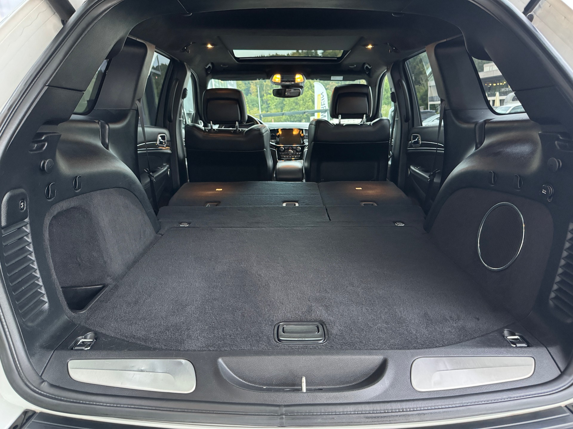 JEEP Grand Cherokee 6.4 V8 HEMI SRT8 Automatic-image-12