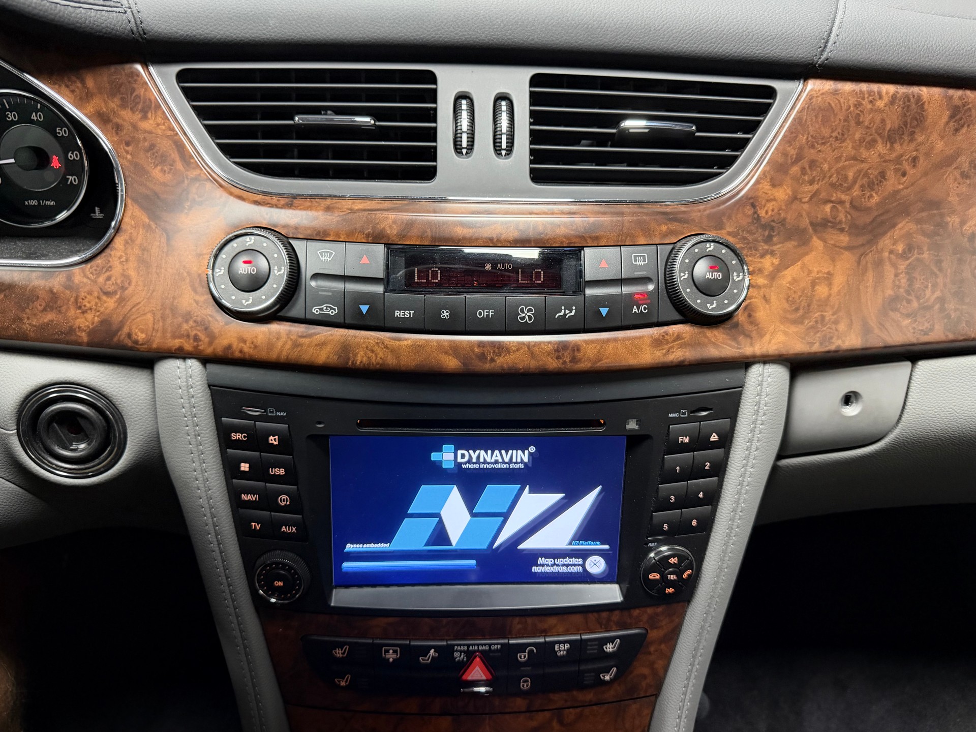 MERCEDES-BENZ CLS 500 7G-Tronic-image-17