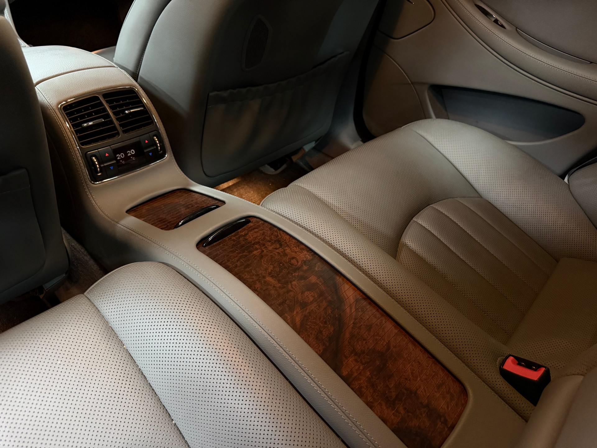 MERCEDES-BENZ CLS 500 7G-Tronic-image-22