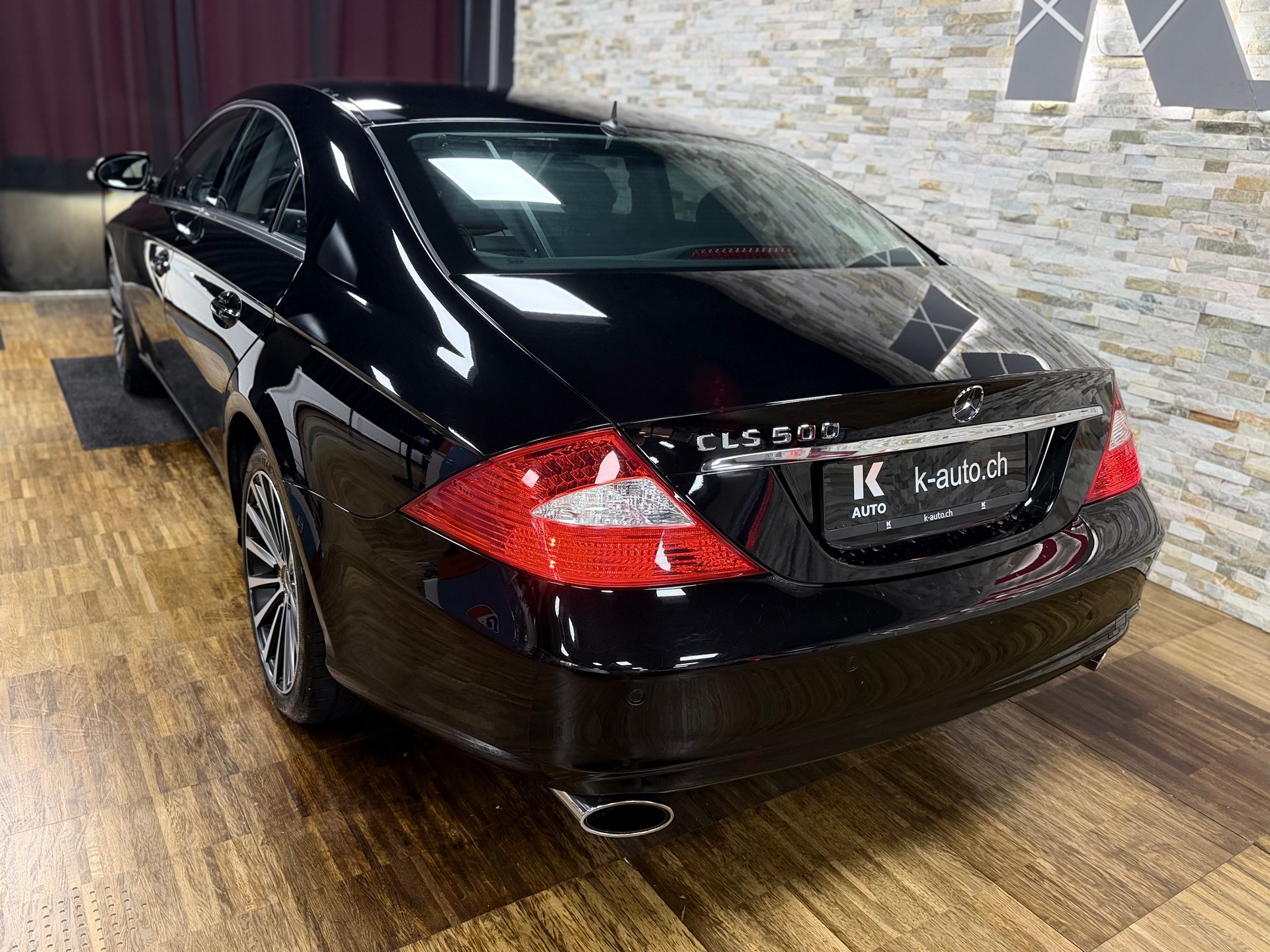 MERCEDES-BENZ CLS 500 7G-Tronic-showroom-element-1