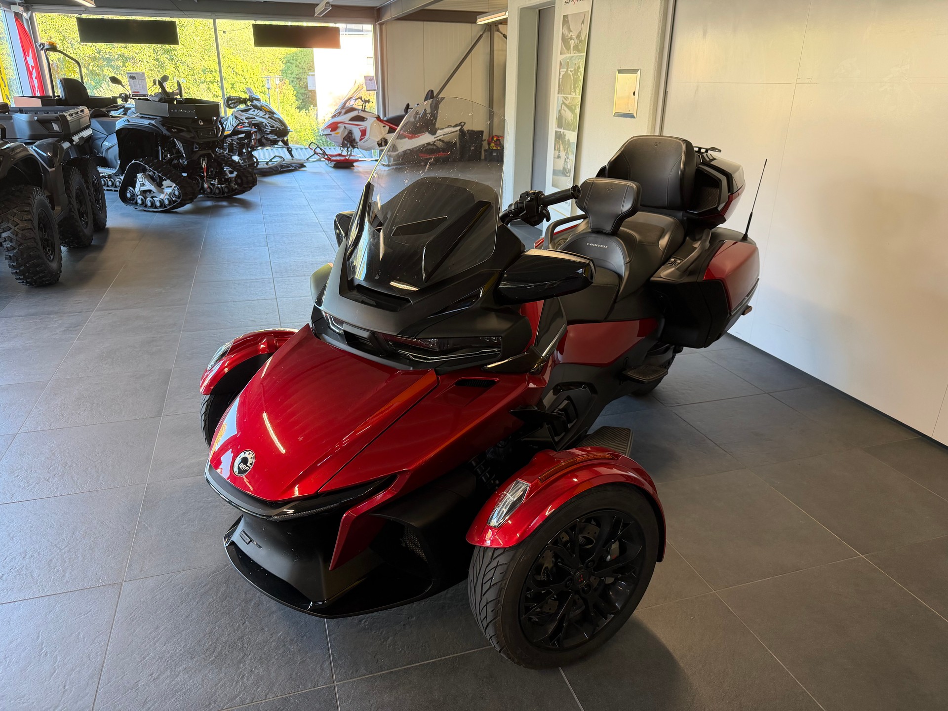 CAN-AM Spyder RT-LTD Dark Edition SE6-showroom-element-1