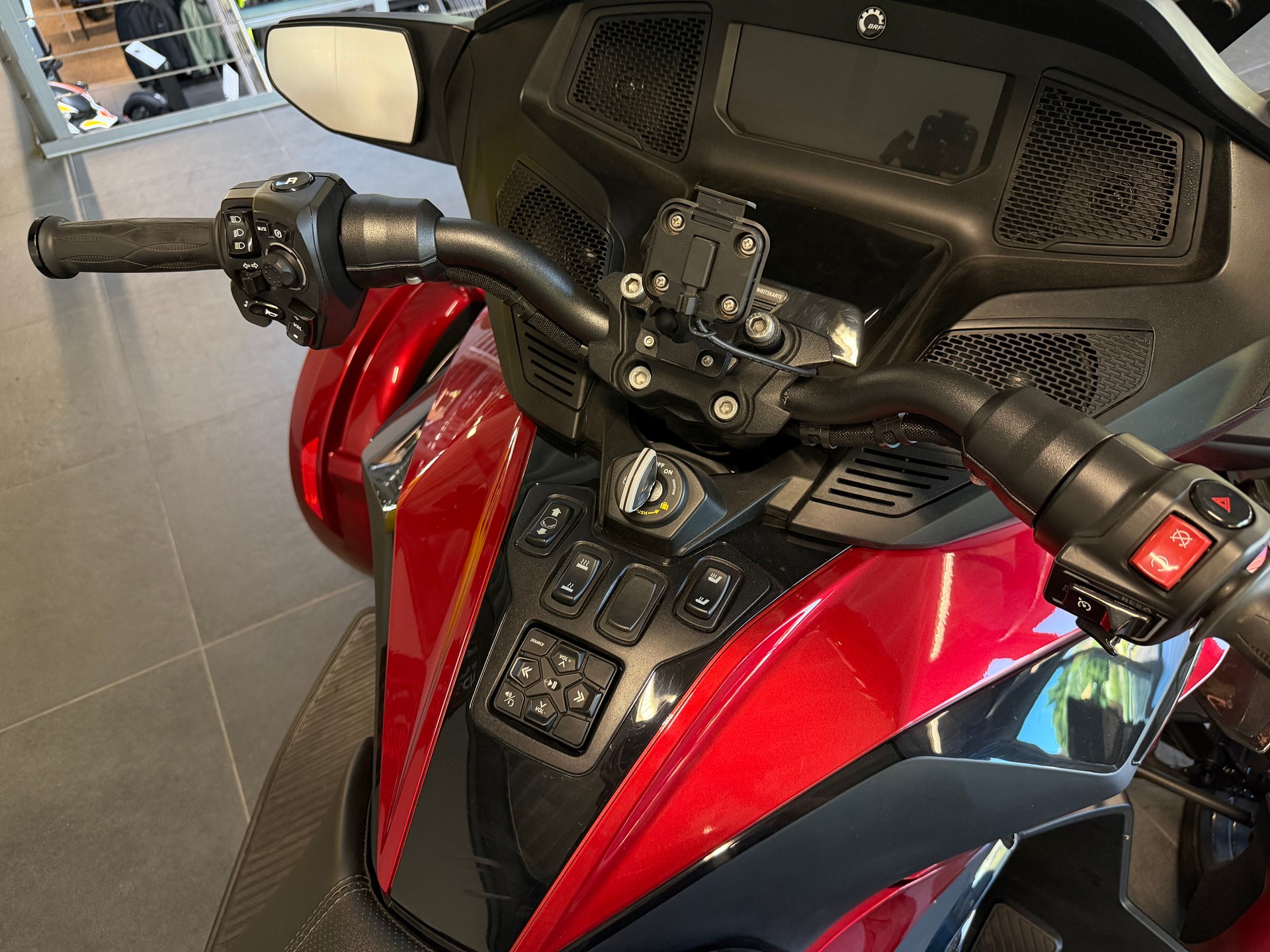 CAN-AM Spyder RT-LTD Dark Edition SE6-image-6