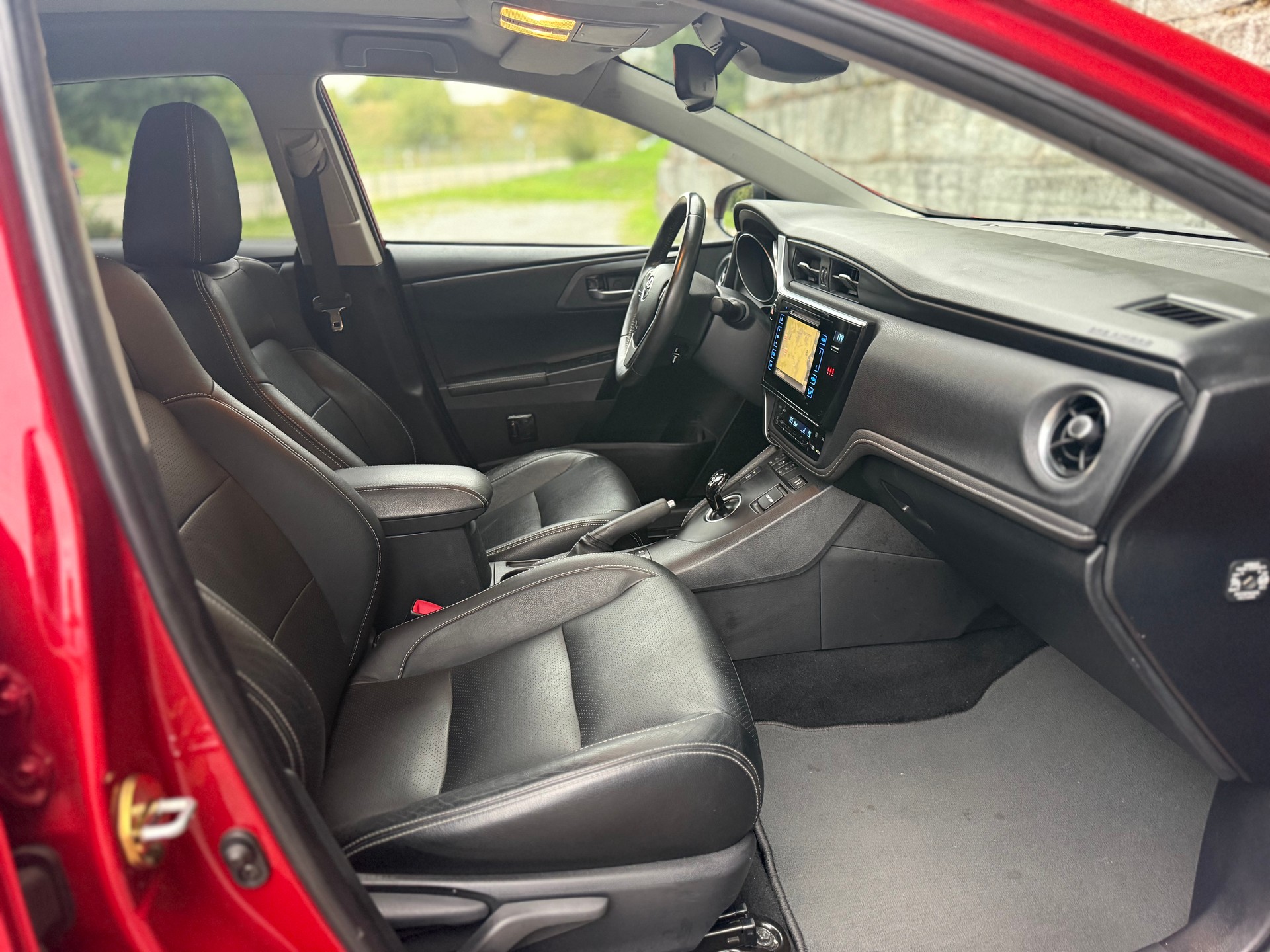 TOYOTA Auris 1.8 HSD Sol e-CVT-image-7