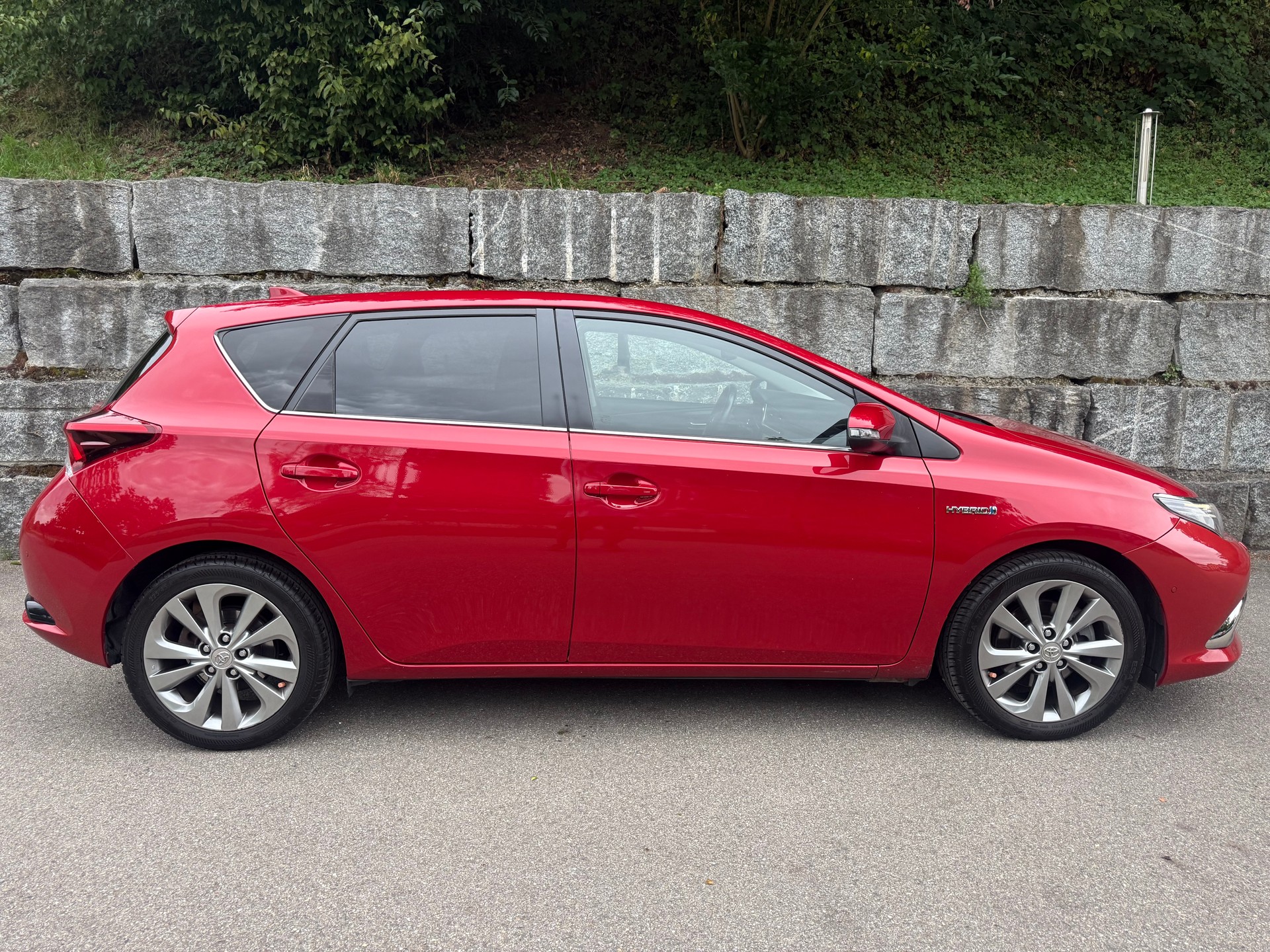TOYOTA Auris 1.8 HSD Sol e-CVT-image-10