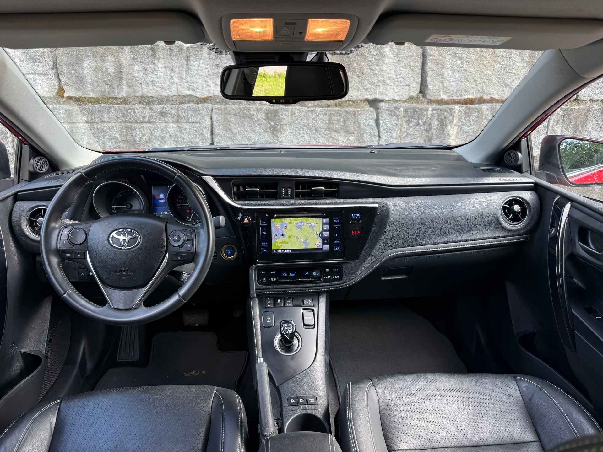 TOYOTA Auris 1.8 HSD Sol e-CVT-image-6