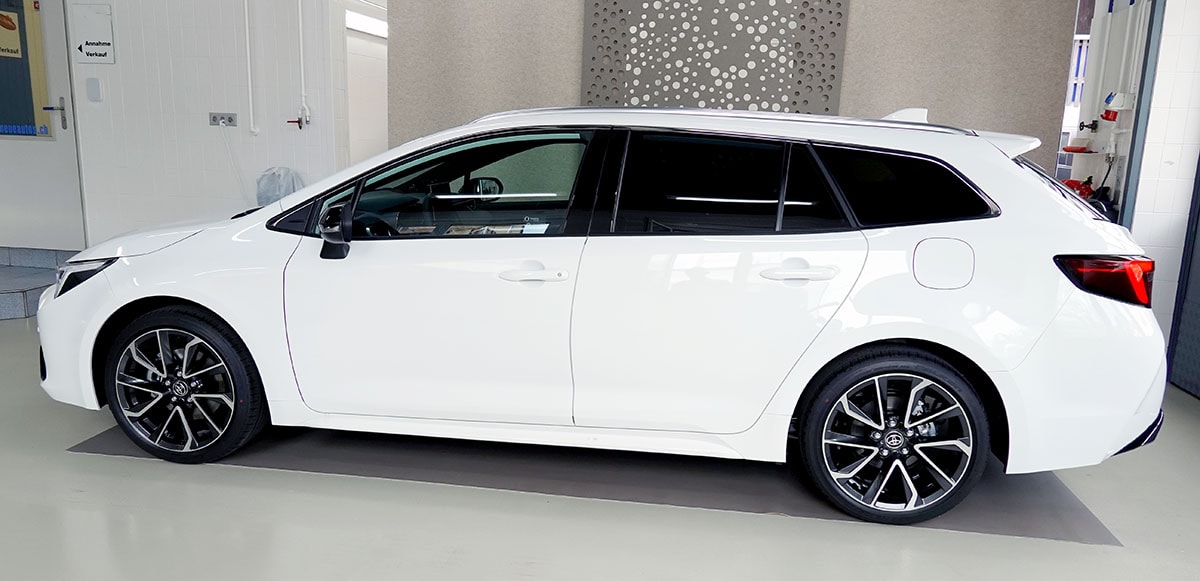 TOYOTA Corolla Touring Sports 2.0 HSD Premium e-CVT-showroom-element-1