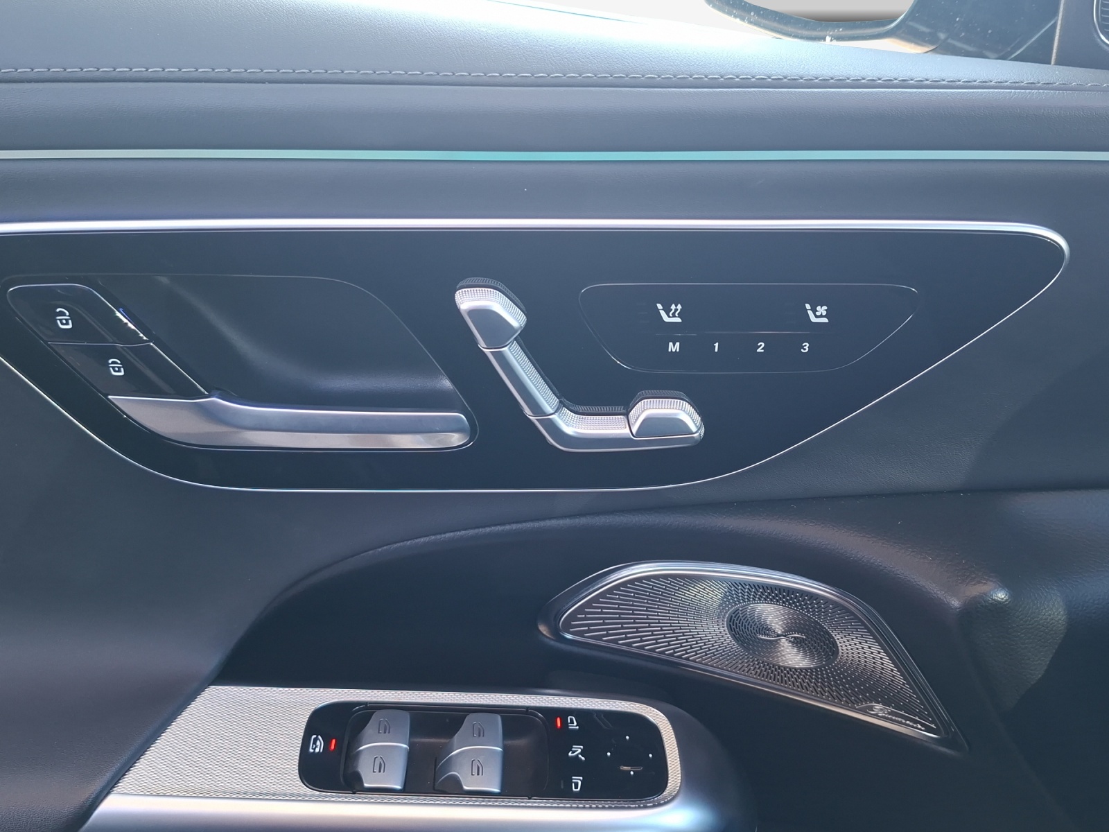 MERCEDES-BENZ E 400 e 4Matic 9G-Tronic-image-15