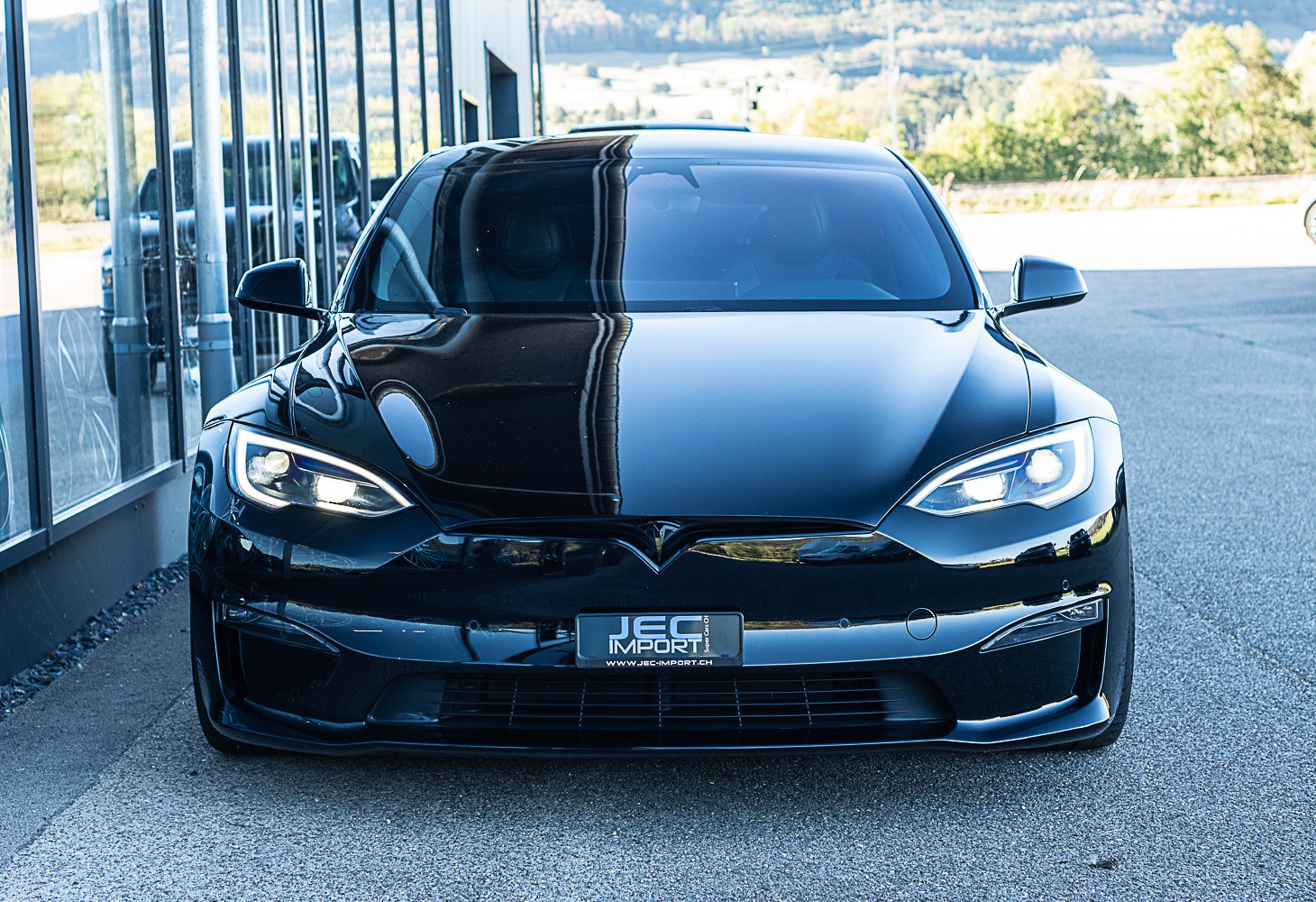 TESLA Model S 100 kWh Plaid-showroom-element-2