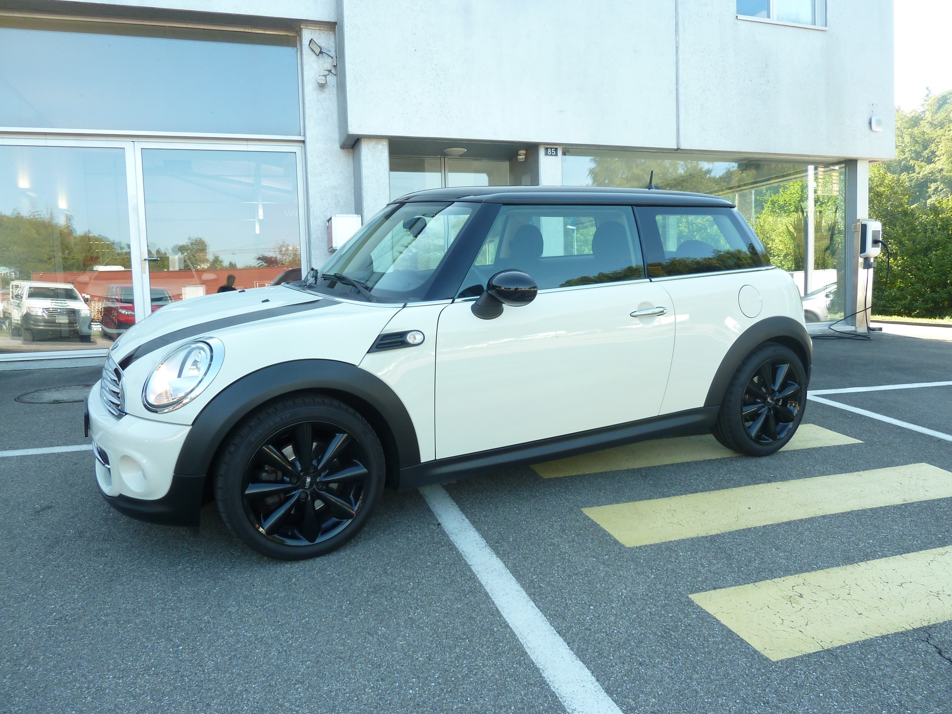 MINI Cooper-showroom-element-3