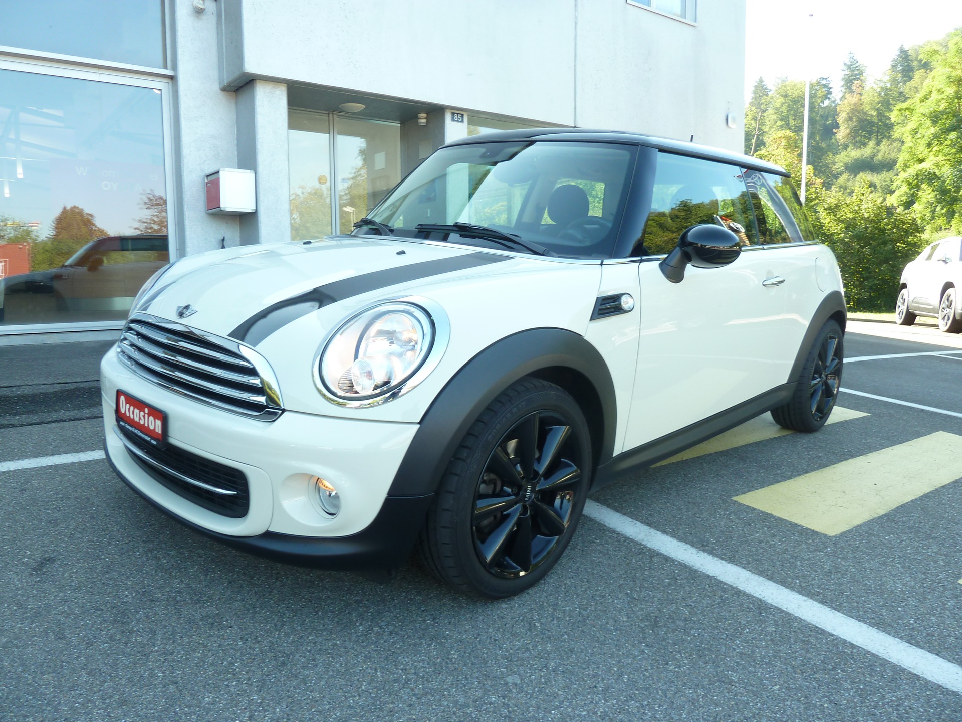 MINI Cooper-showroom-element-1