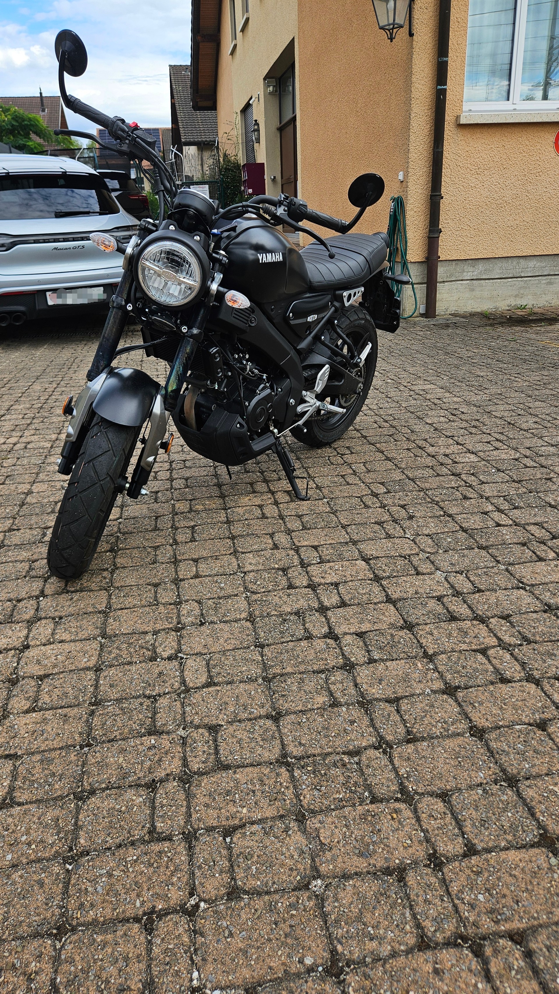 YAMAHA XSR 125-image-1