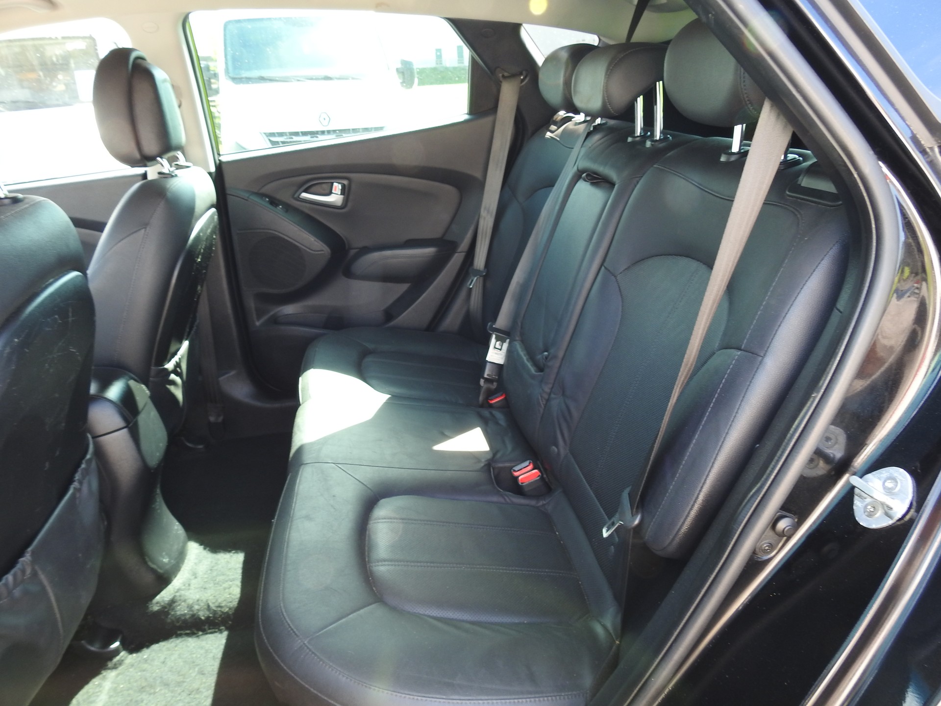 HYUNDAI iX 35 2.0 CRDi Premium 4WD Automatic-image-13