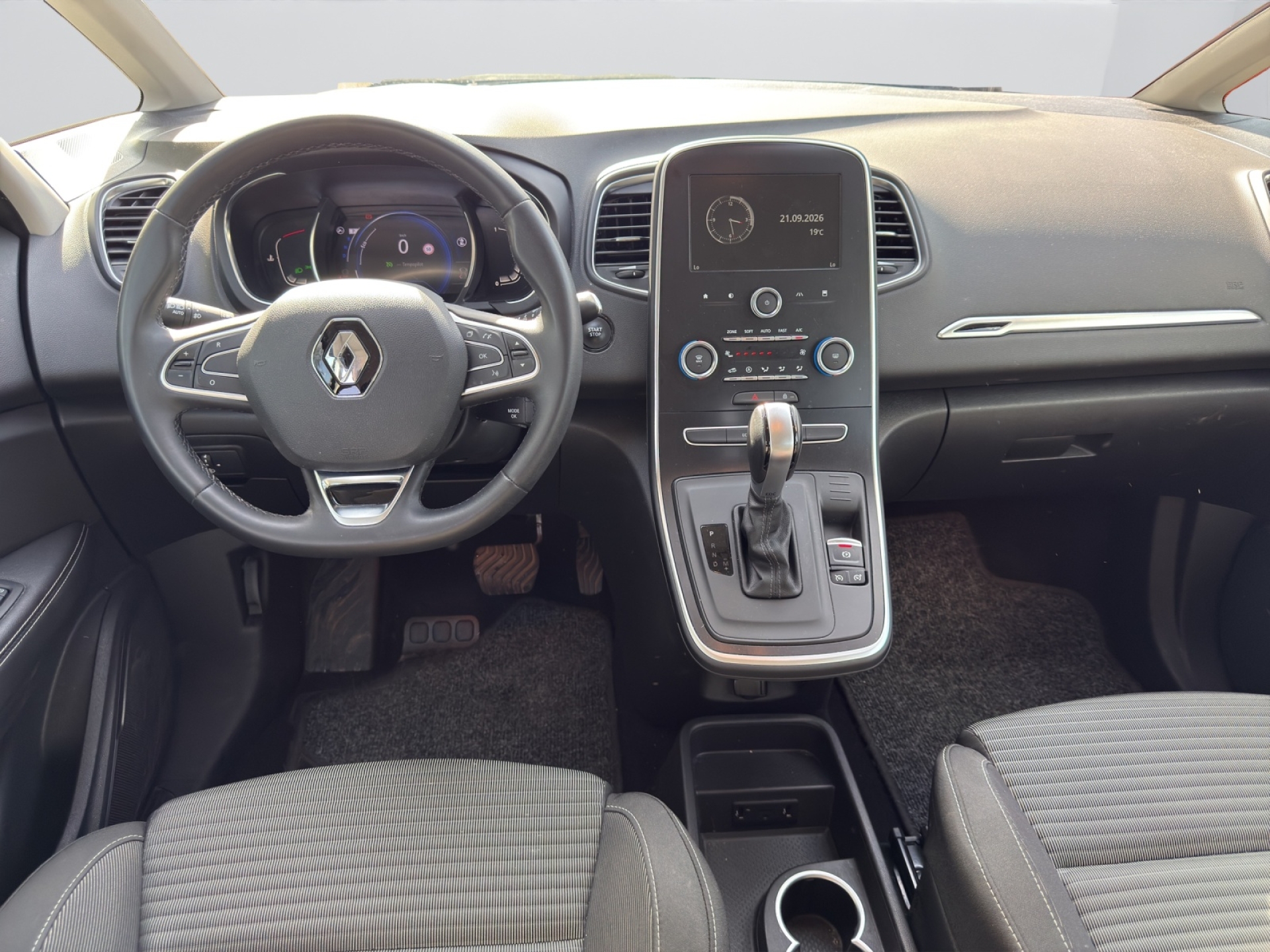 RENAULT Grand Scénic 1.3 TCe 140 Business Line EDC-image-10