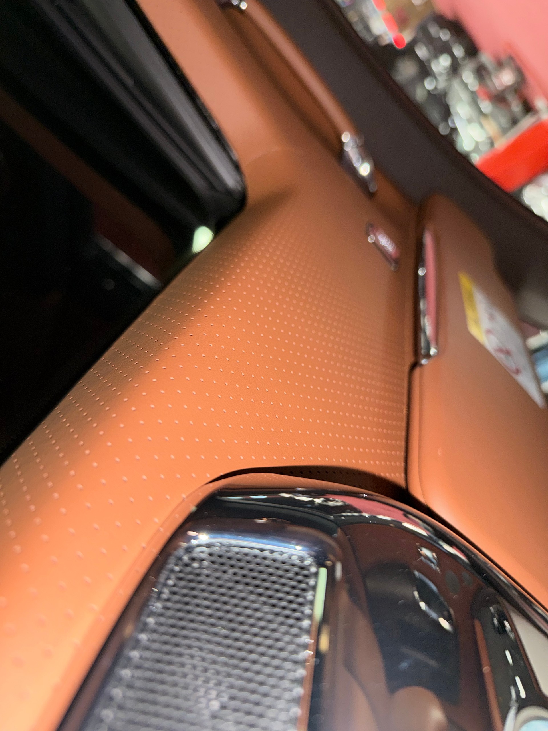 ROLLS-ROYCE Ghost 6.6 V12 Black Badge / ** Facelift / CH Fahrzeug **-image-24