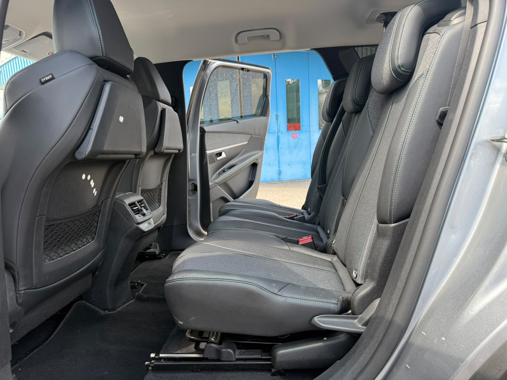 PEUGEOT 5008 1.5 BlueHDi GT Pack EAT8-image-9