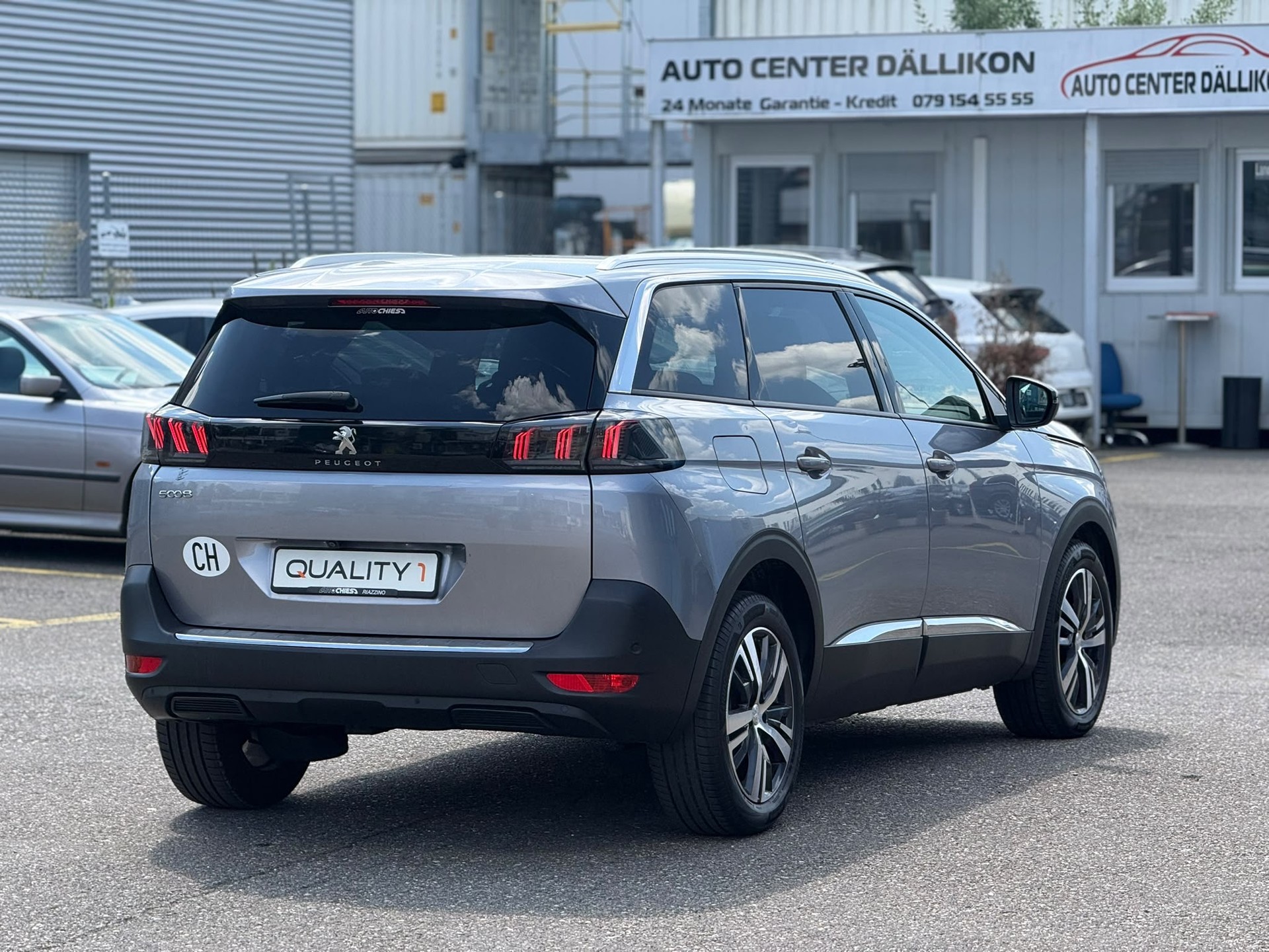 PEUGEOT 5008 1.5 BlueHDi GT Pack EAT8-image-14