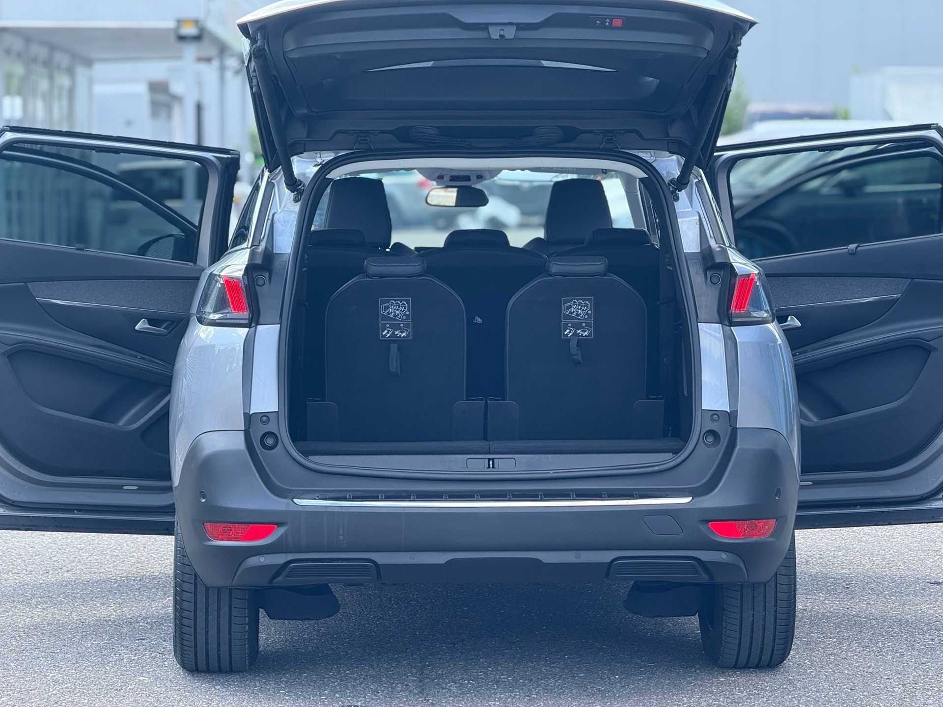 PEUGEOT 5008 1.5 BlueHDi GT Pack EAT8-image-11