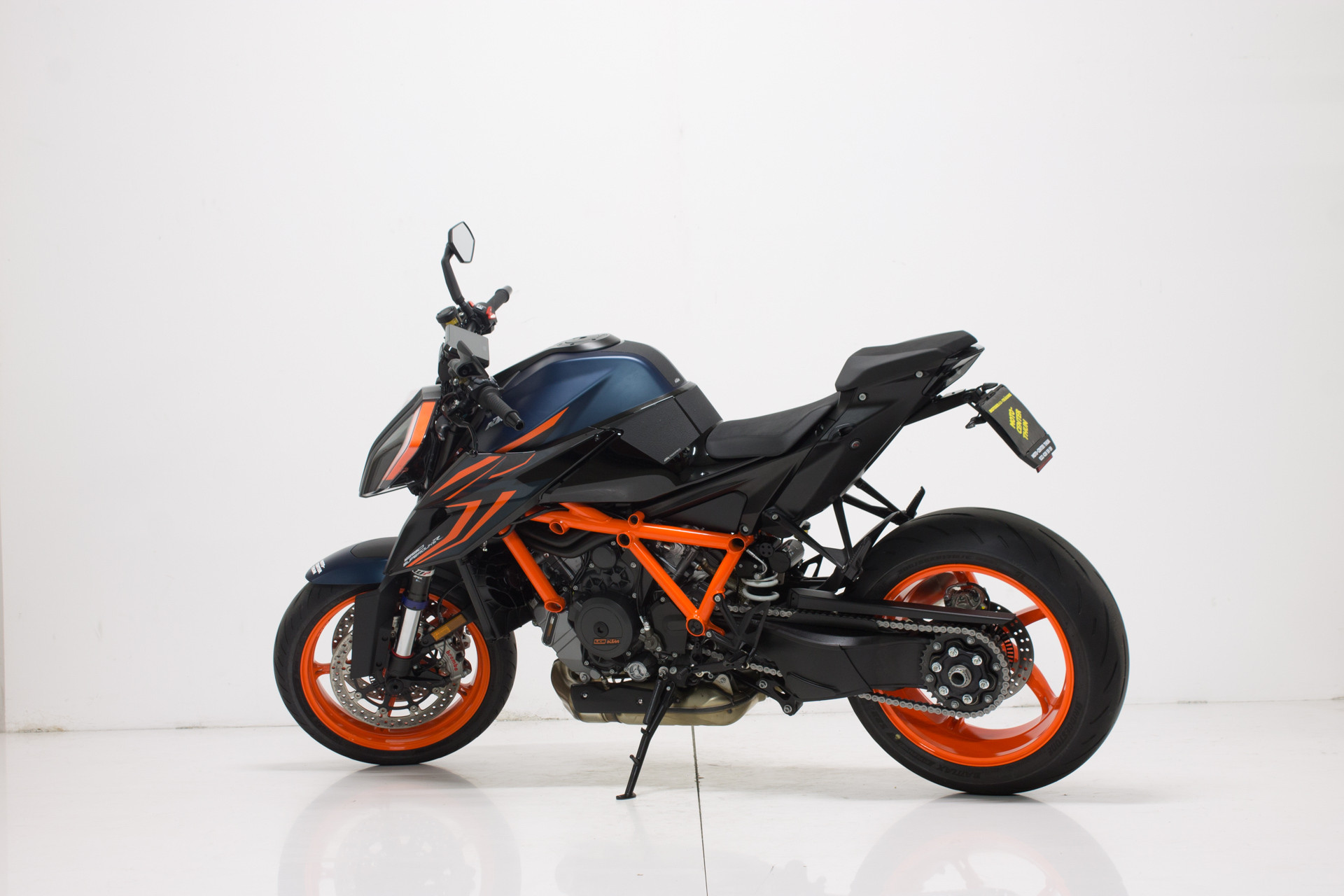 KTM 1290 Super Duke R-showroom-element-2