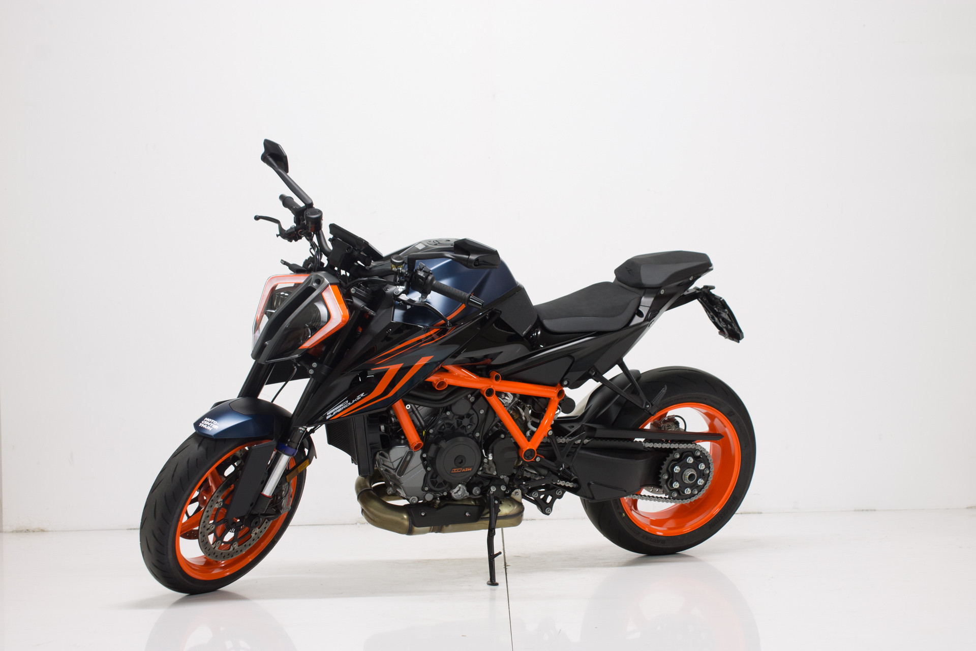 KTM 1290 Super Duke R-showroom-element-3