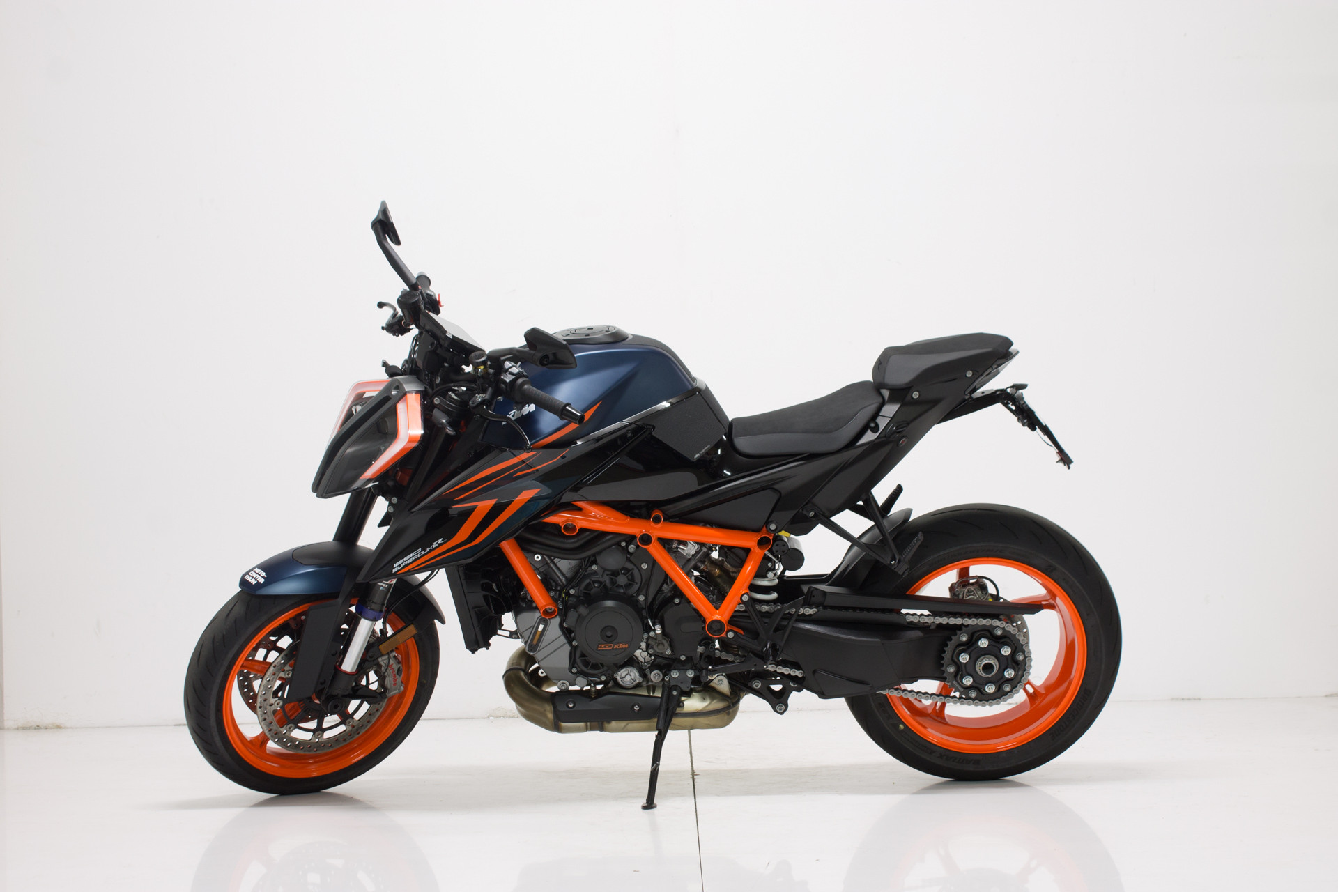 KTM 1290 Super Duke R-showroom-element-1