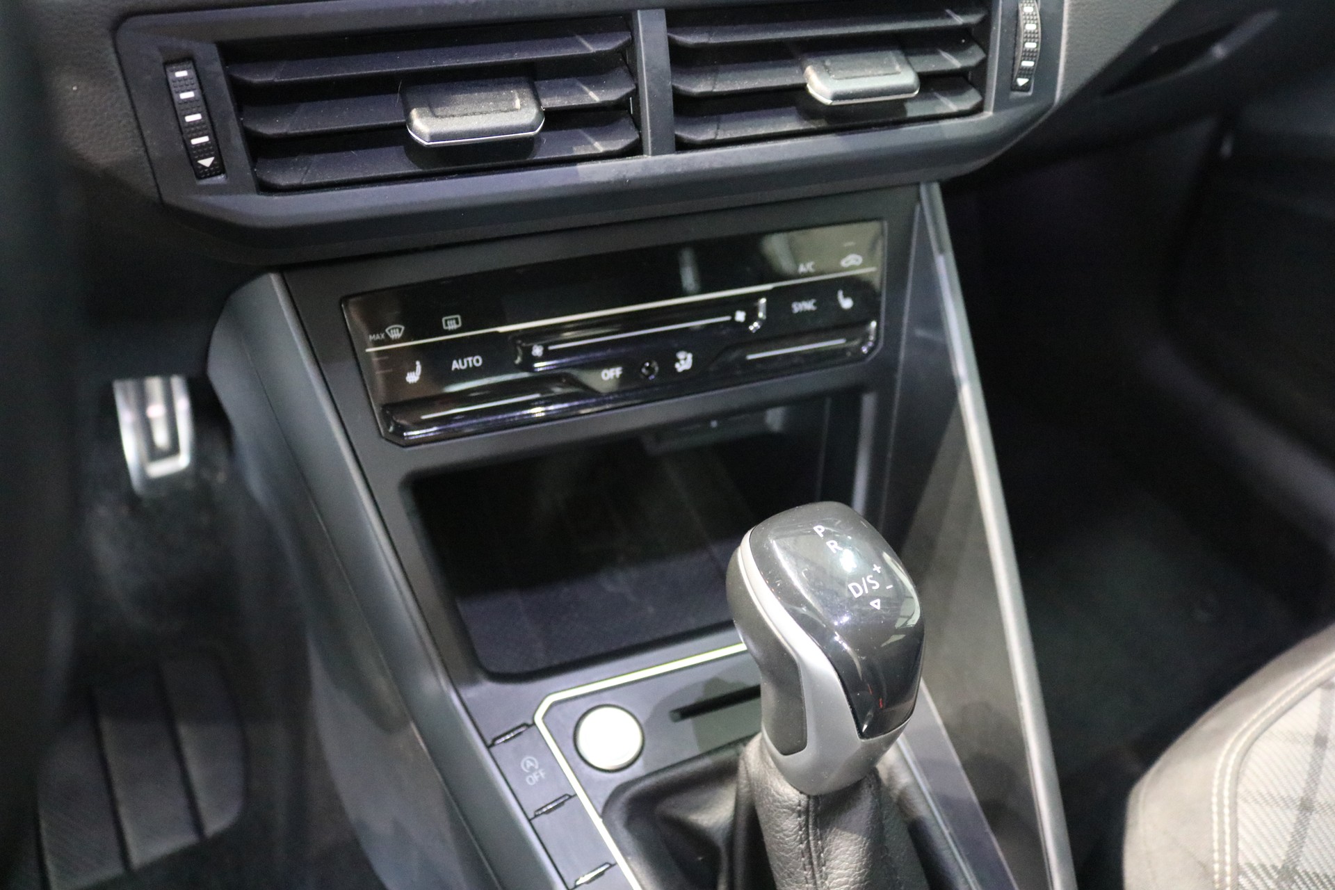 VW Polo 1.0 TSI R-Line DSG-image-34
