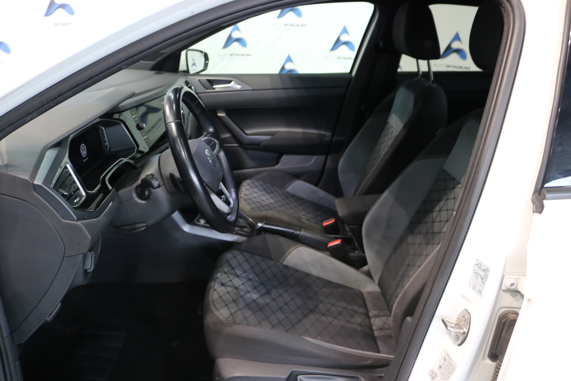 VW Polo 1.0 TSI R-Line DSG-image-29