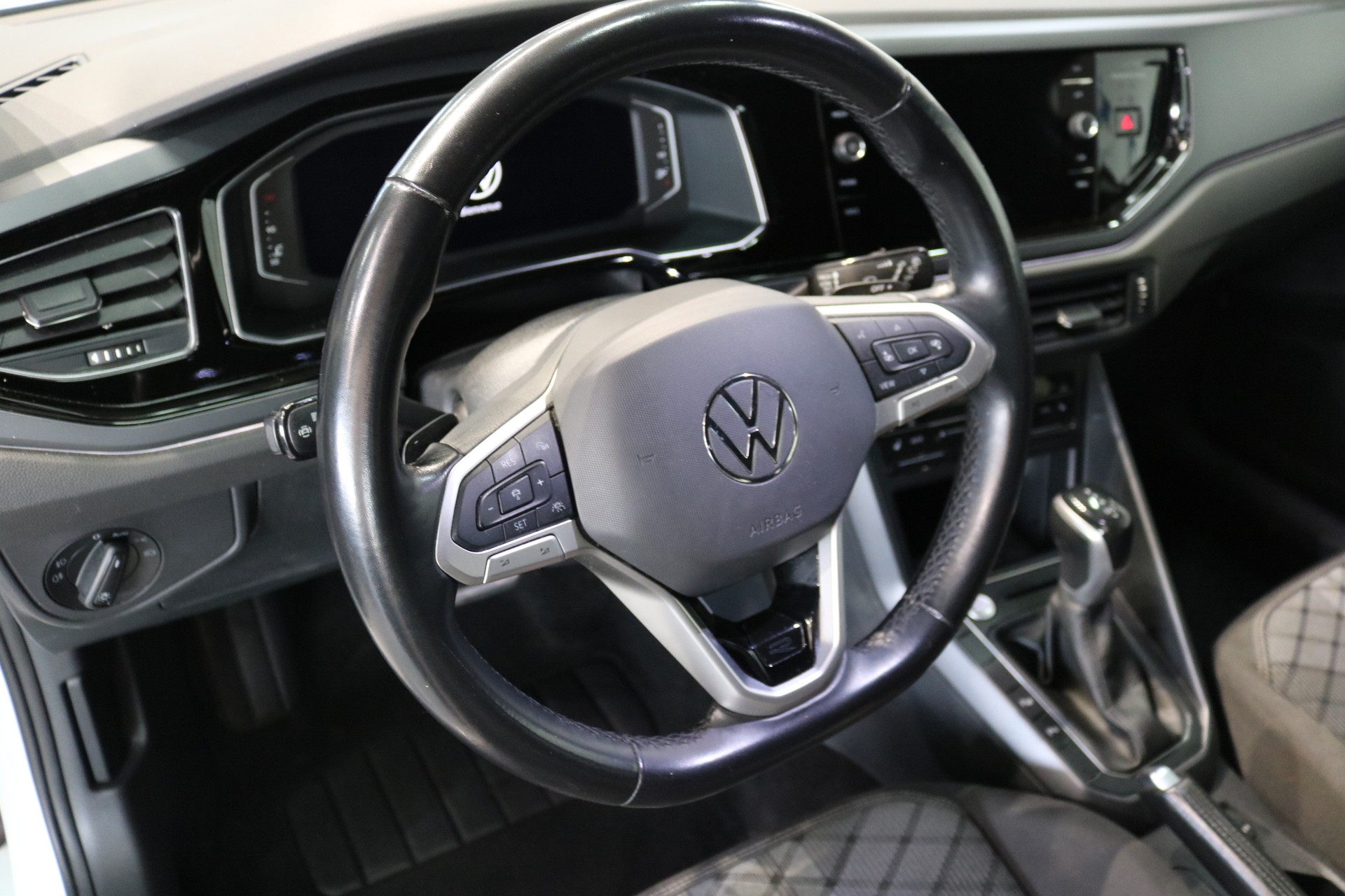 VW Polo 1.0 TSI R-Line DSG-image-32