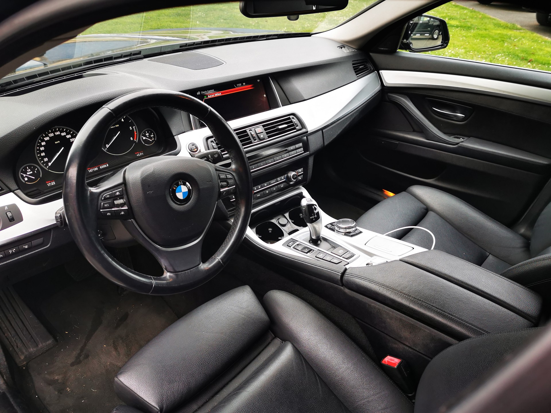 BMW 530d Touring xDrive Luxury Line Steptronic-image-6