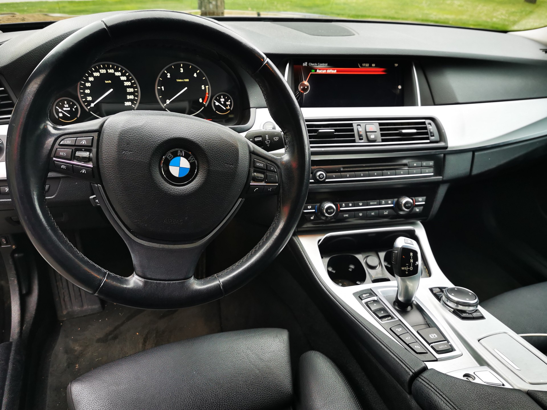 BMW 530d Touring xDrive Luxury Line Steptronic-image-5