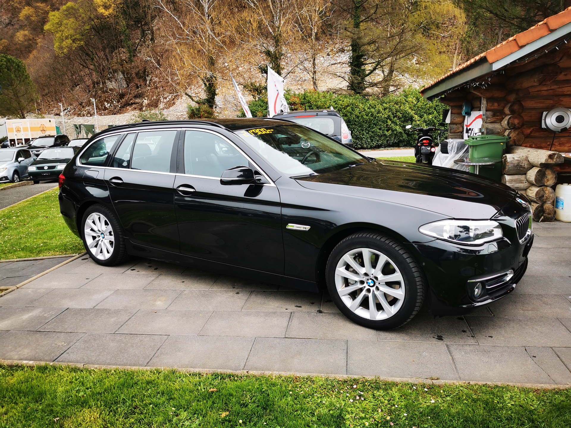 BMW 530d Touring xDrive Luxury Line Steptronic-image-2