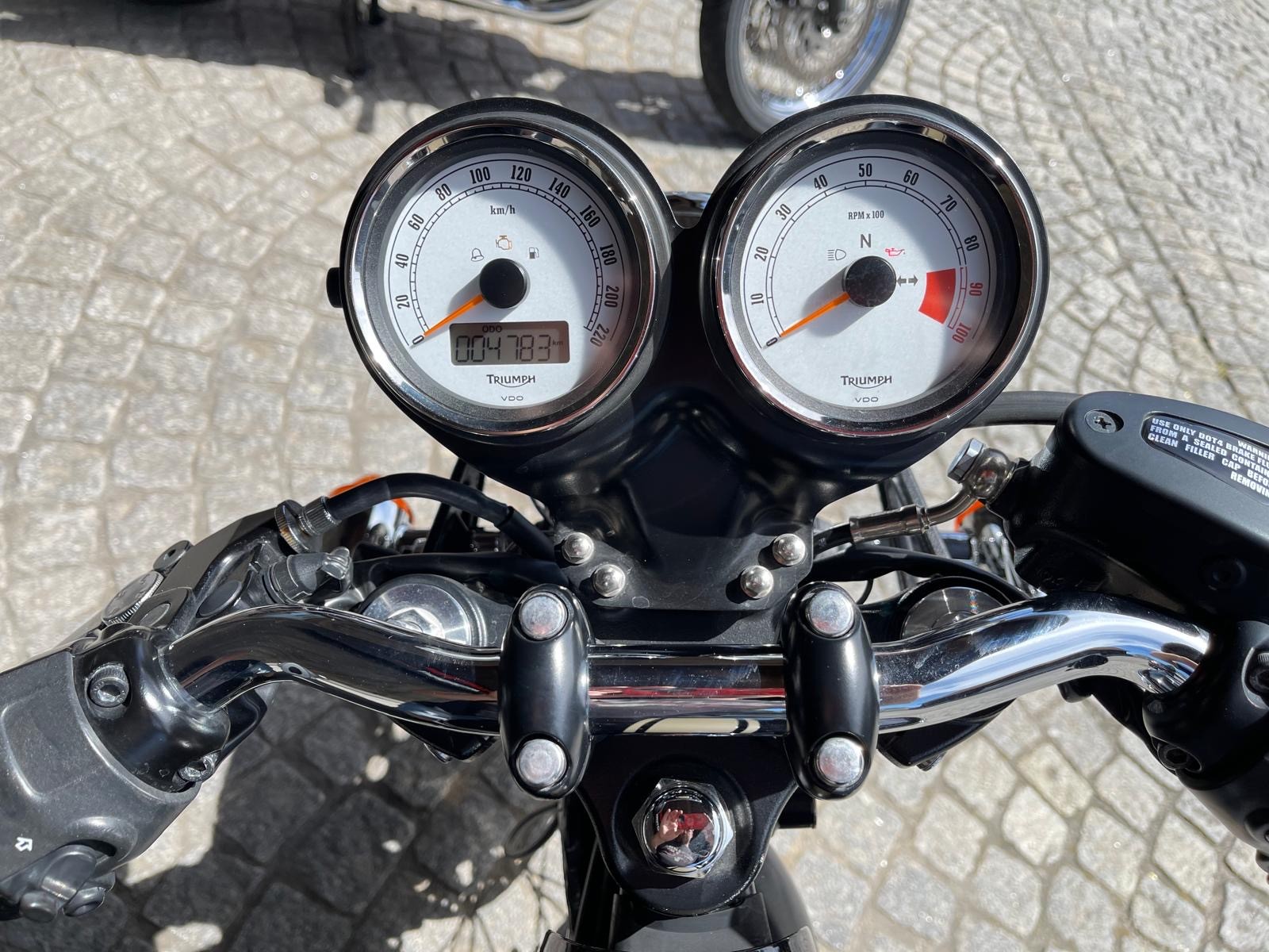 TRIUMPH Thruxton 900 i-image-3
