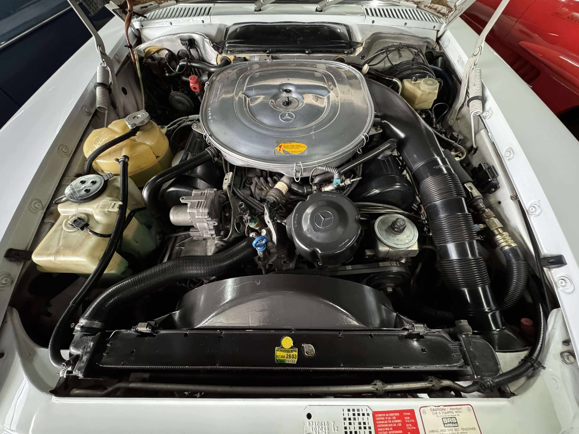 MERCEDES-BENZ R107-image-9