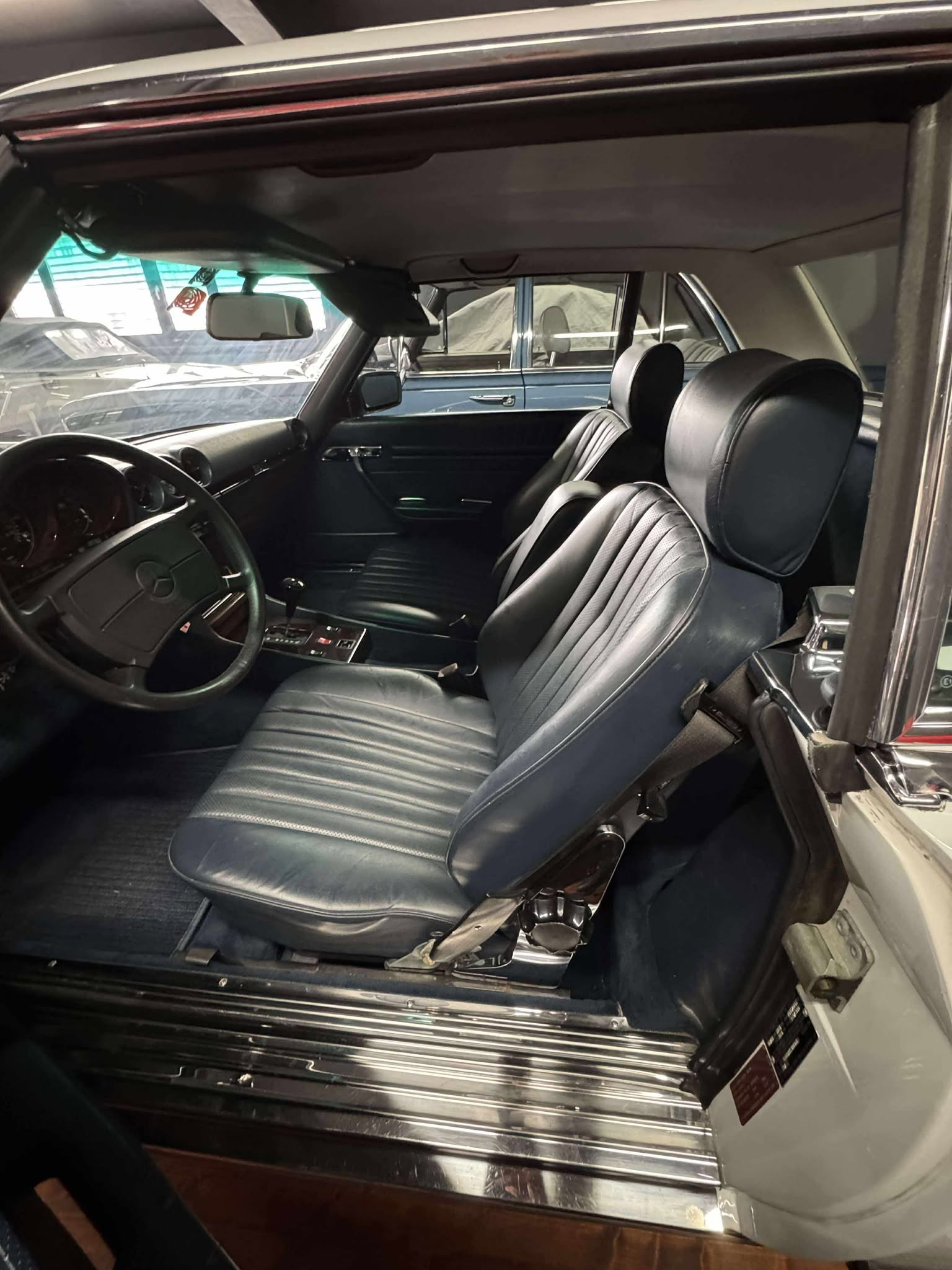 MERCEDES-BENZ R107-image-3