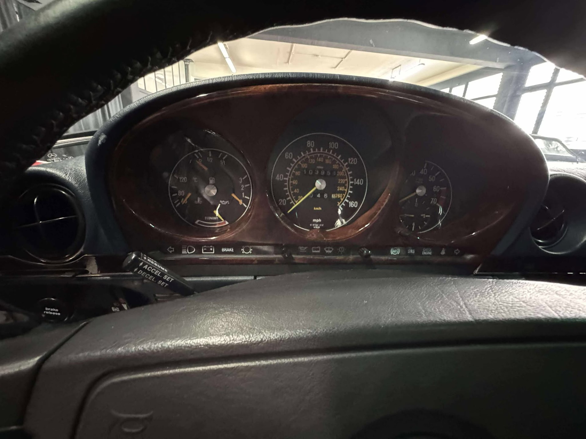 MERCEDES-BENZ R107-image-6
