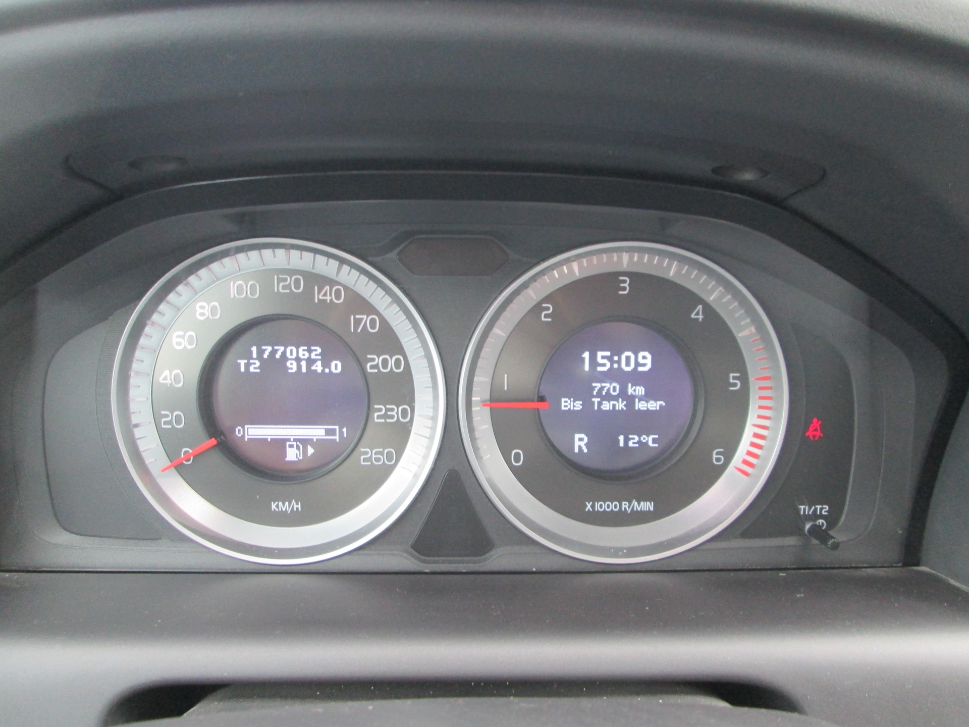 VOLVO XC60 D3 AWD Momentum Geartronic-image-8