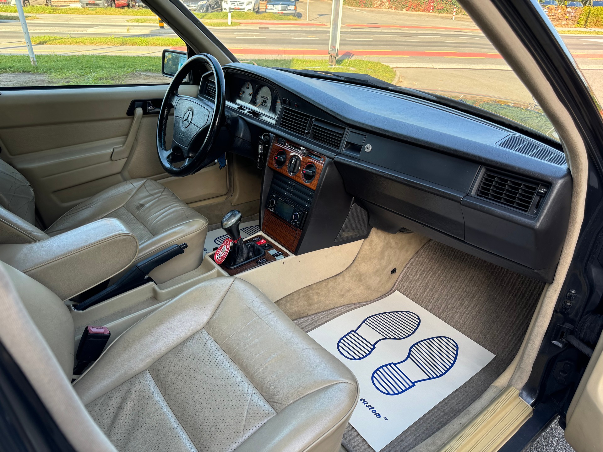 MERCEDES-BENZ 190 D 2.5 Turbo-image-10