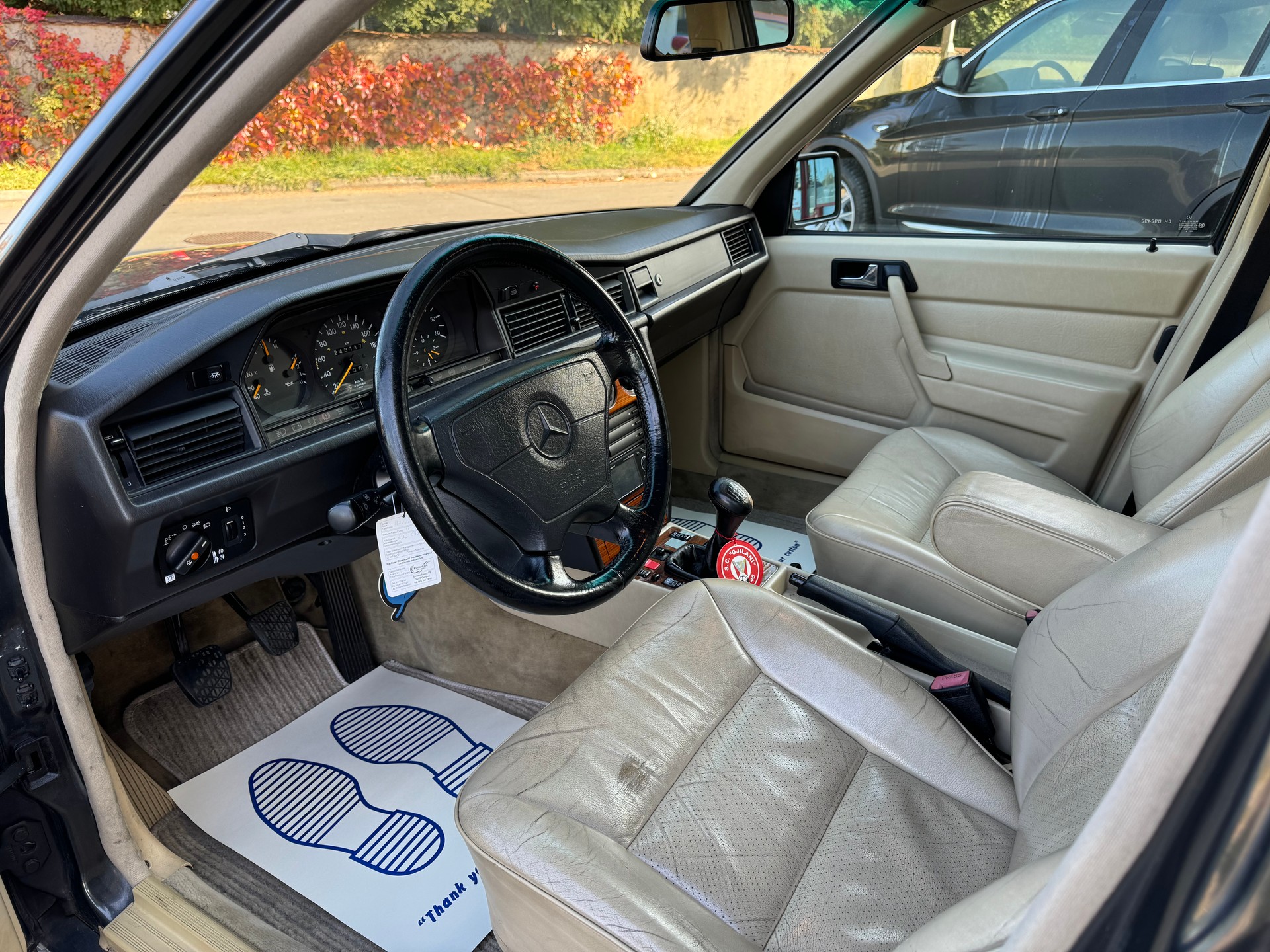 MERCEDES-BENZ 190 D 2.5 Turbo-image-9