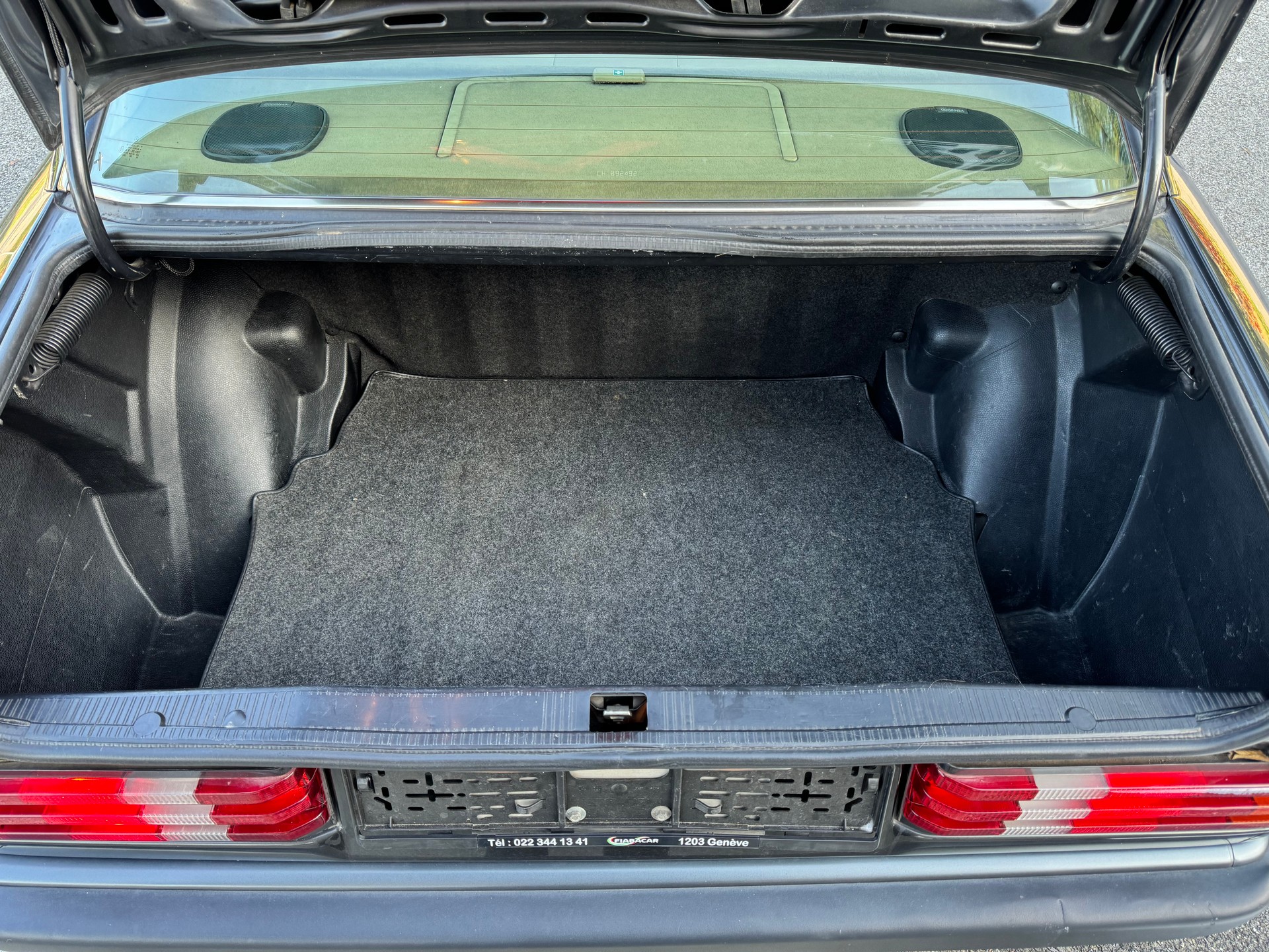 MERCEDES-BENZ 190 D 2.5 Turbo-image-13