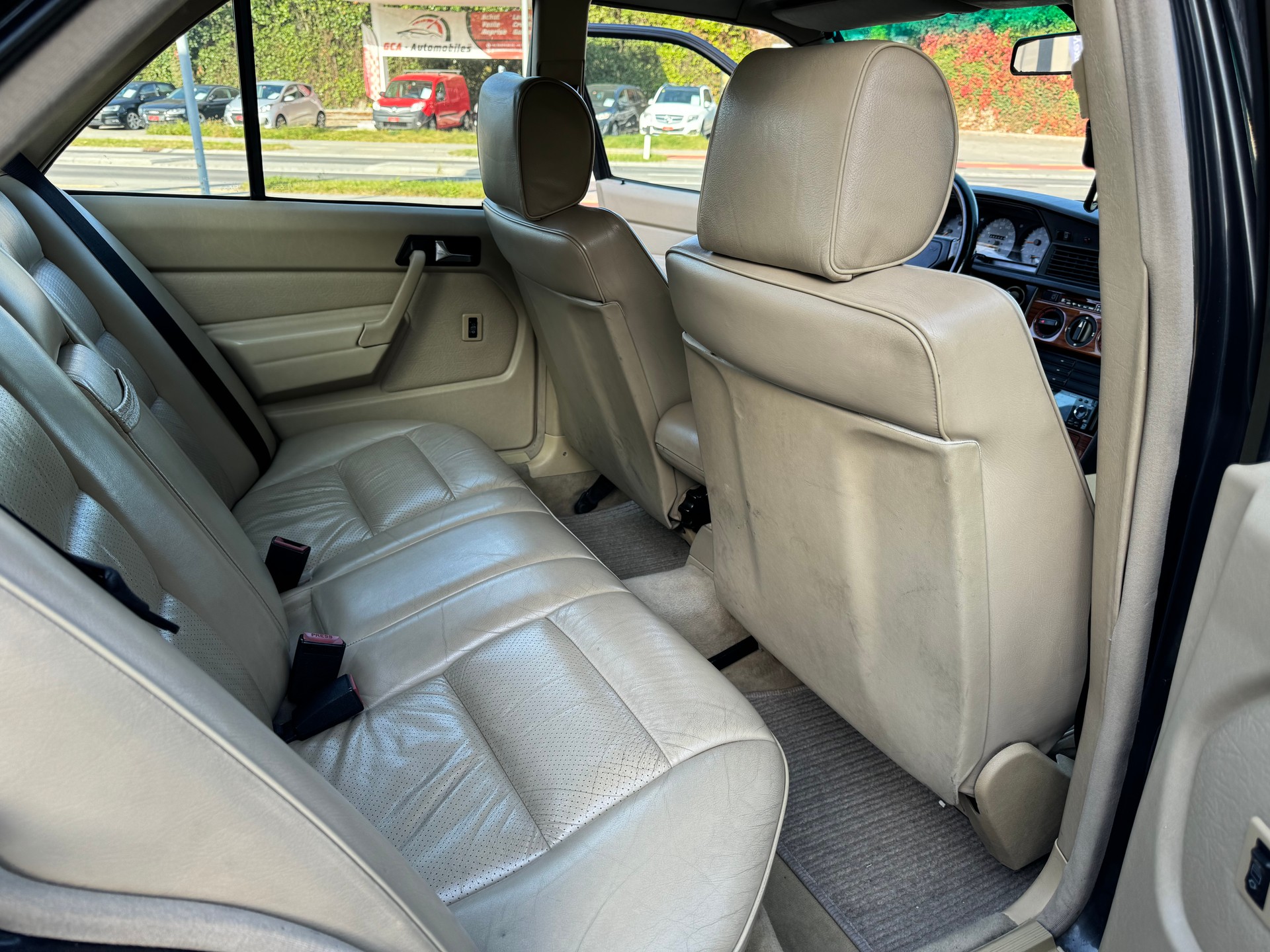 MERCEDES-BENZ 190 D 2.5 Turbo-image-12