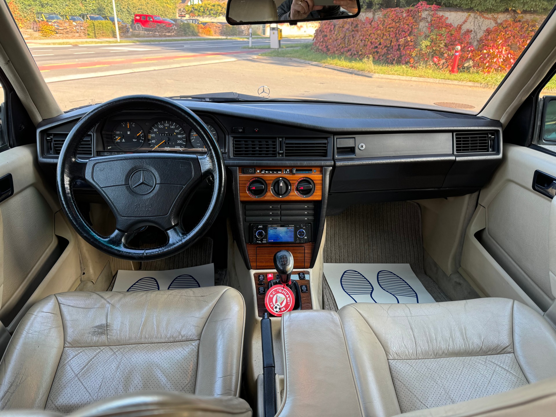 MERCEDES-BENZ 190 D 2.5 Turbo-image-8